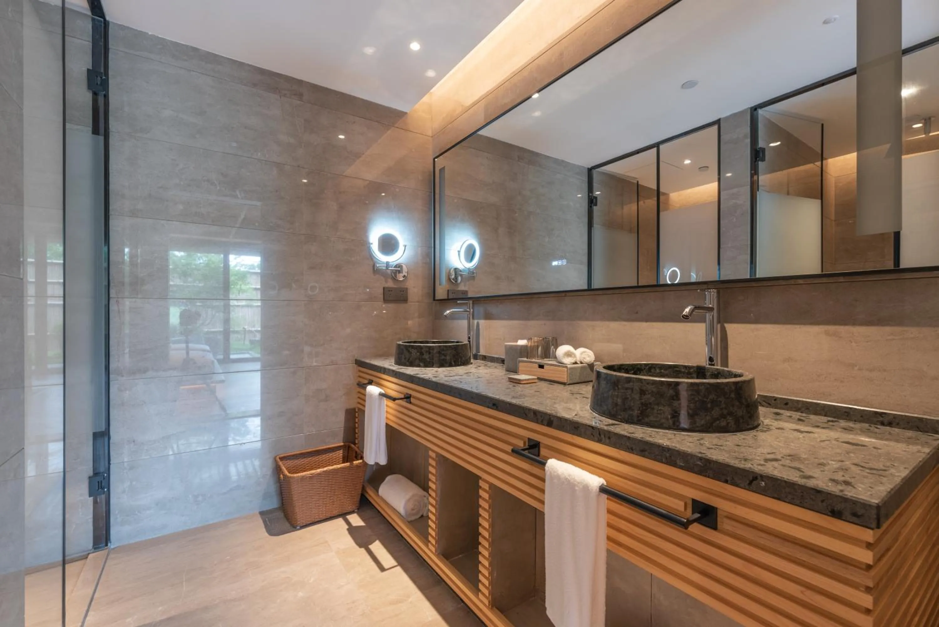 Hyakumangoku Onsen Hotel