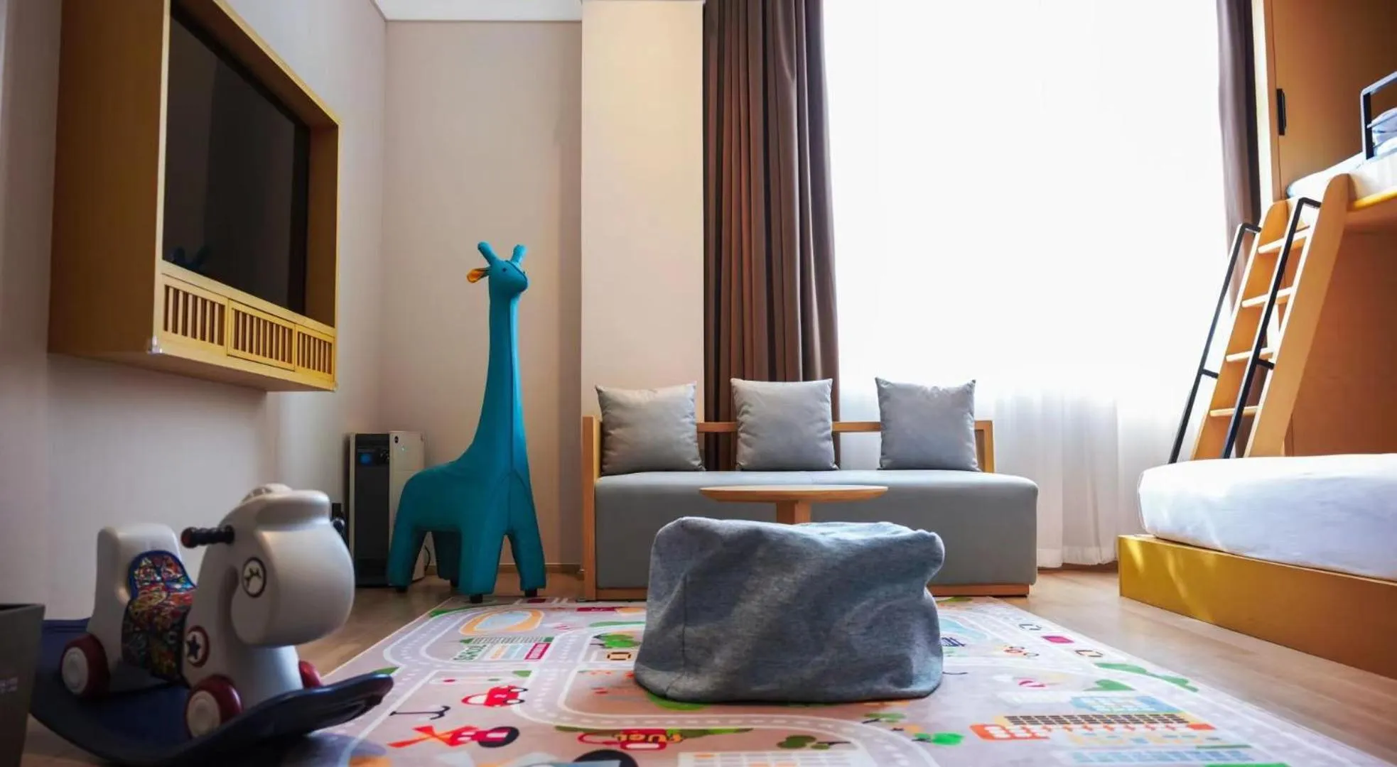 Bed in Hyakumangoku Onsen Hotel