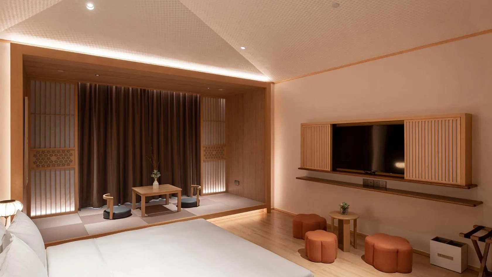 Hyakumangoku Onsen Hotel