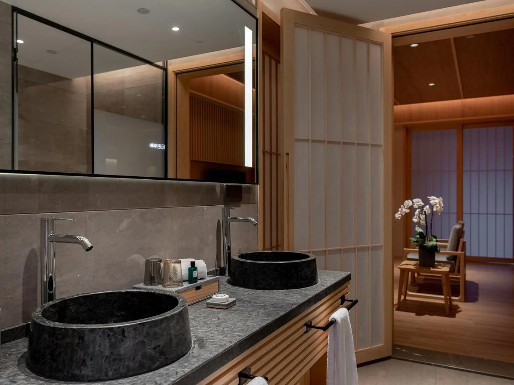 Hyakumangoku Onsen Hotel