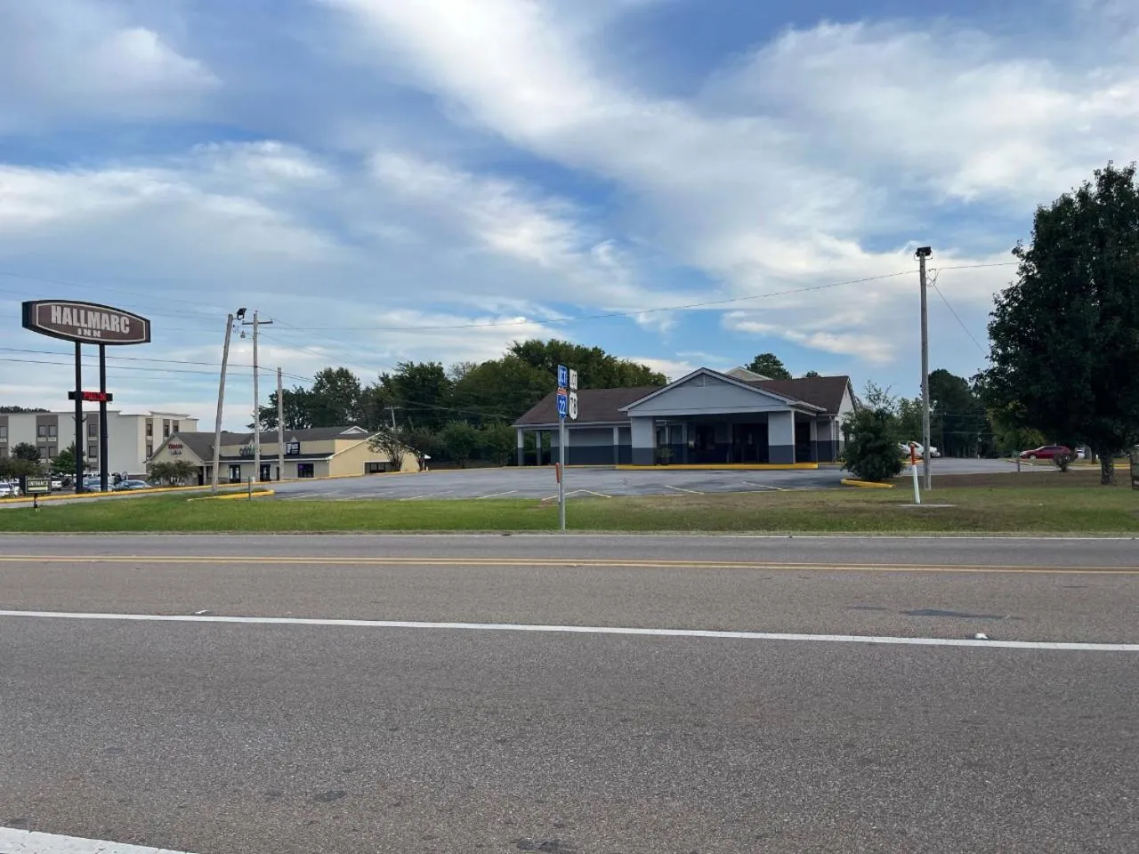 Property building in Hallmarc Inn