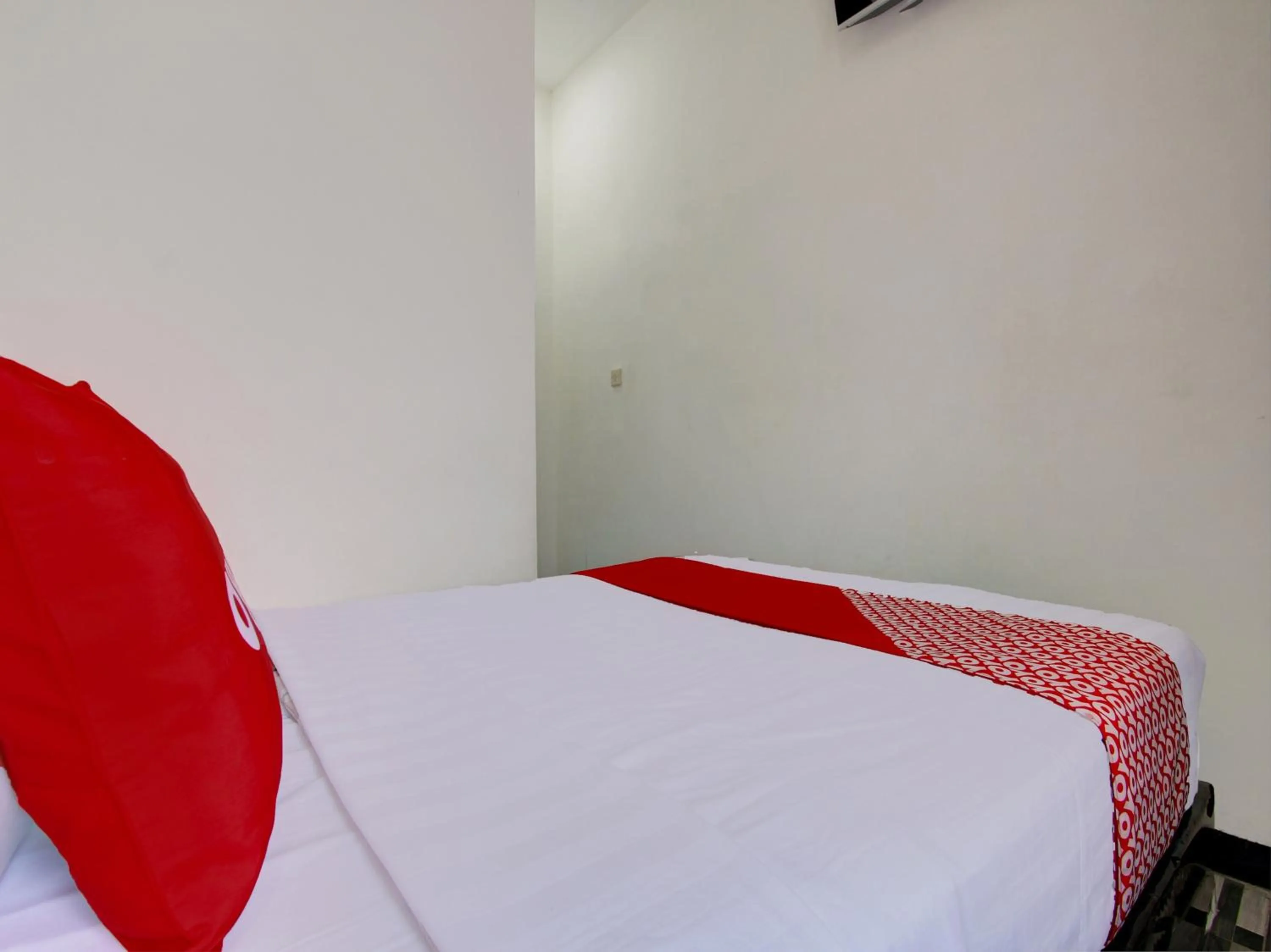 Bedroom in OYO 93188 Soren Hotel And Coffee