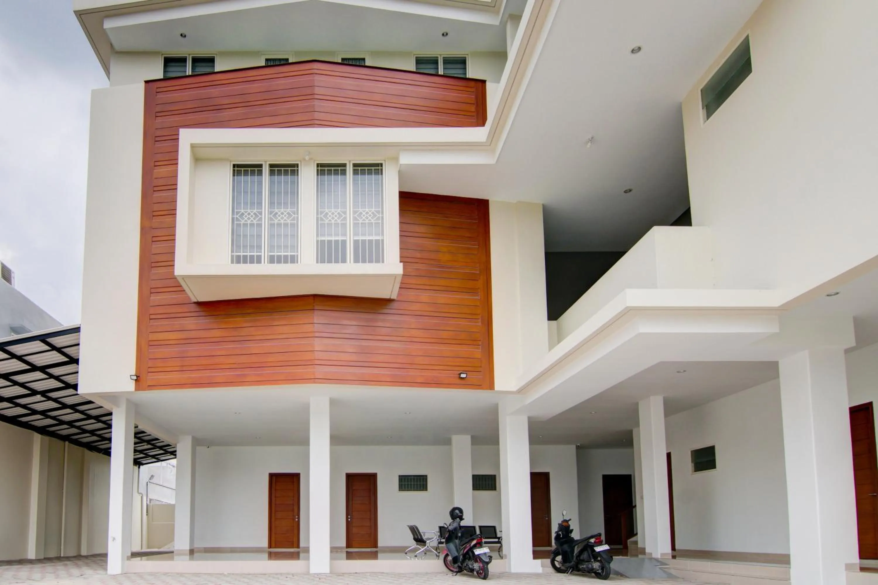 Lobby or reception in Hotel O Sartika Gh Syariah