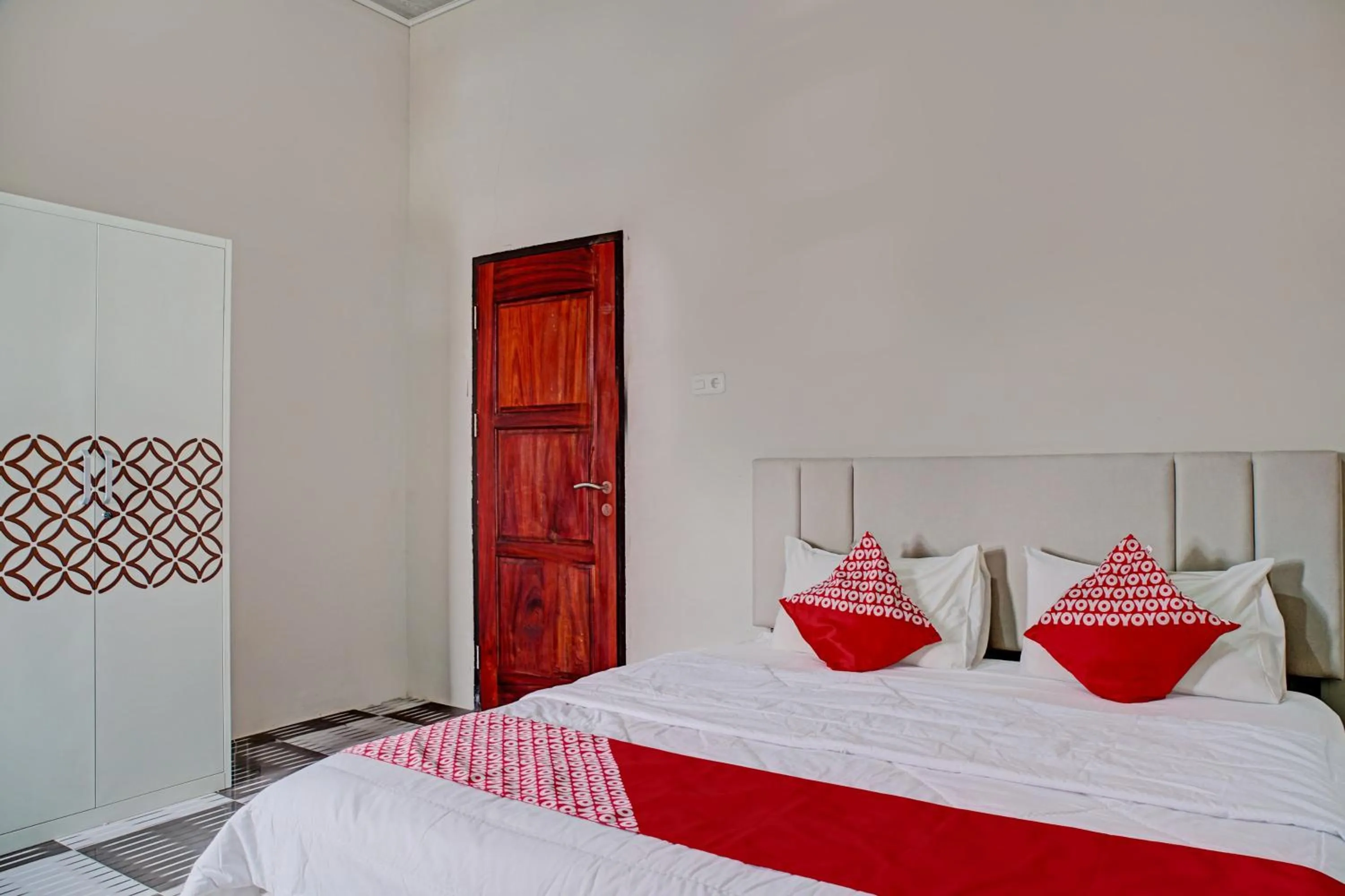 Bedroom, Bed in Hotel O Sartika Gh Syariah