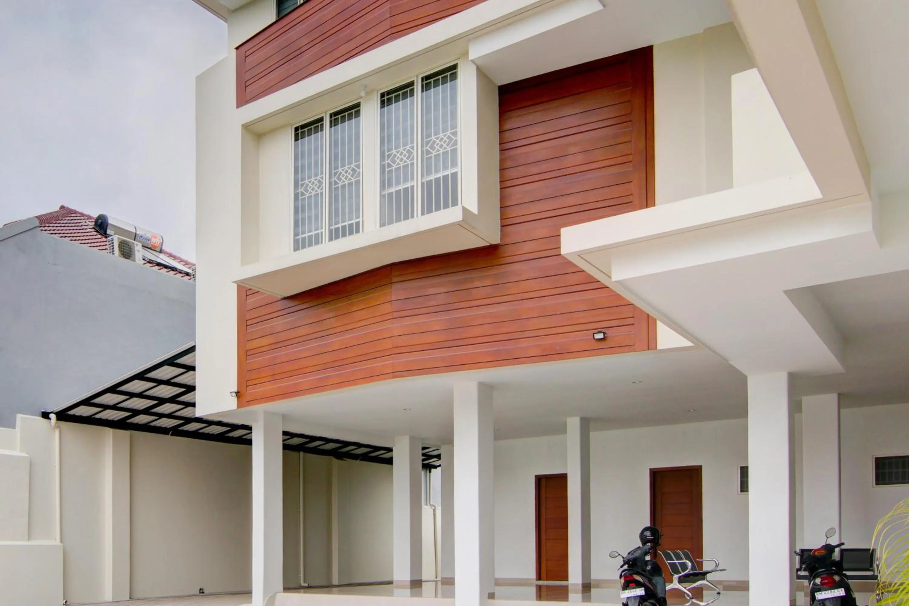 Facade/entrance in Hotel O Sartika Gh Syariah