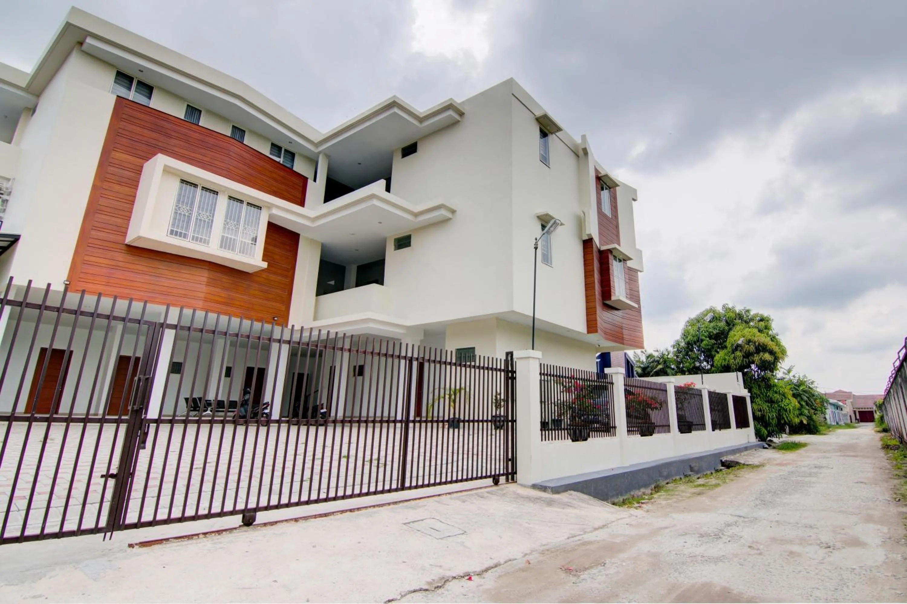 Facade/entrance in Hotel O Sartika Gh Syariah