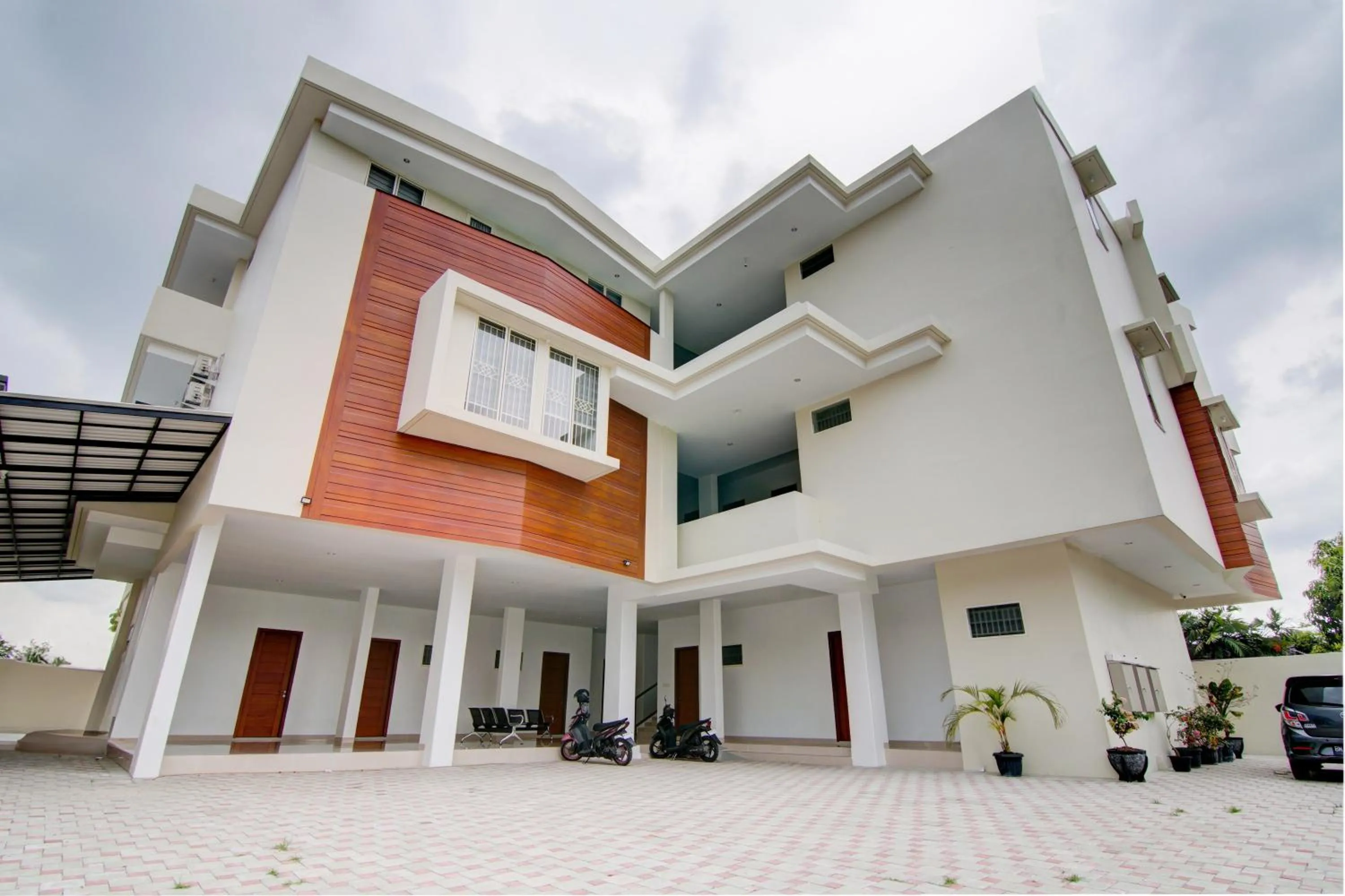 Facade/entrance in Hotel O Sartika Gh Syariah