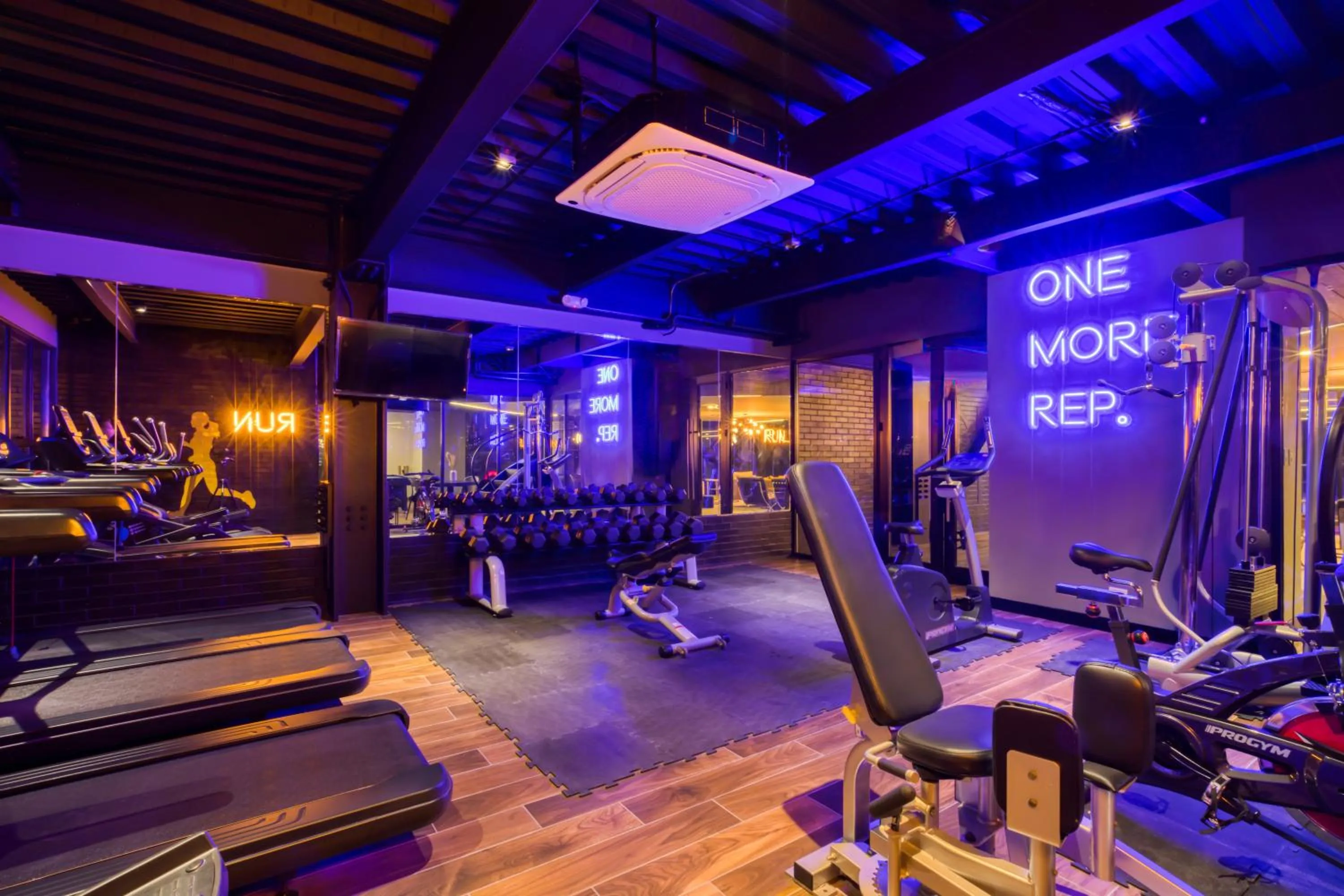 Fitness centre/facilities in Downtown Designer Apartments by ULIV