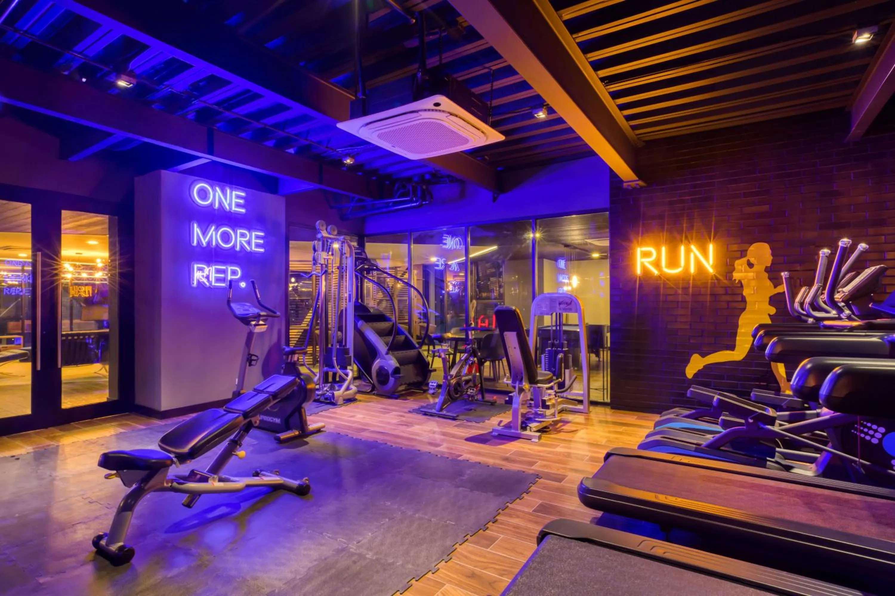 Fitness centre/facilities in Downtown Designer Apartments by ULIV