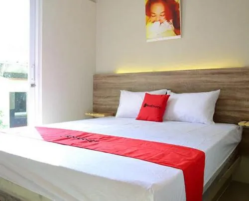 RedDoorz near Mangga Dua Square