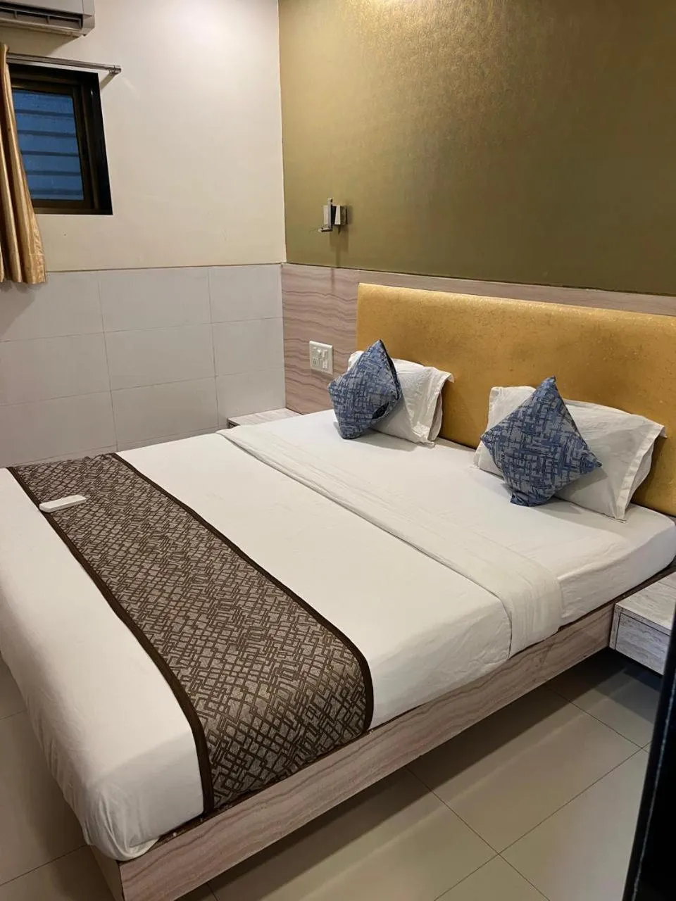 Bed in Hotel KF Residency