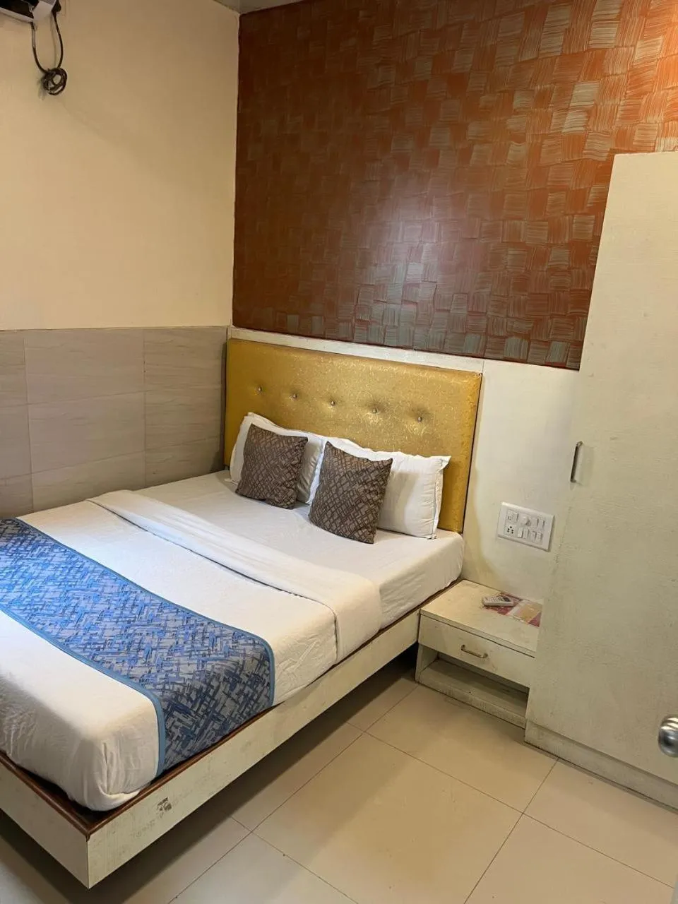 Bed in Hotel KF Residency