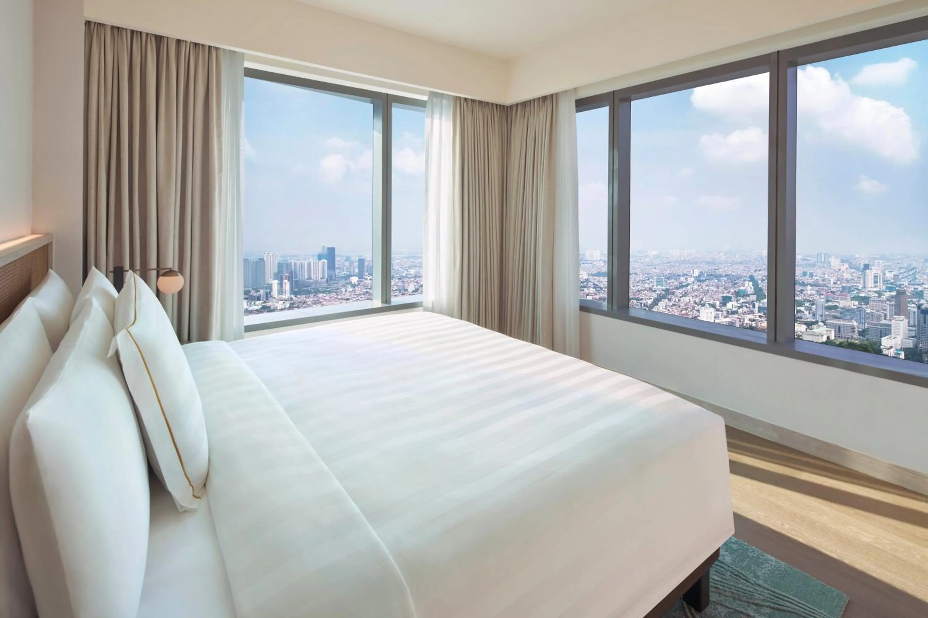 Bed in PARKROYAL Serviced Suites Jakarta