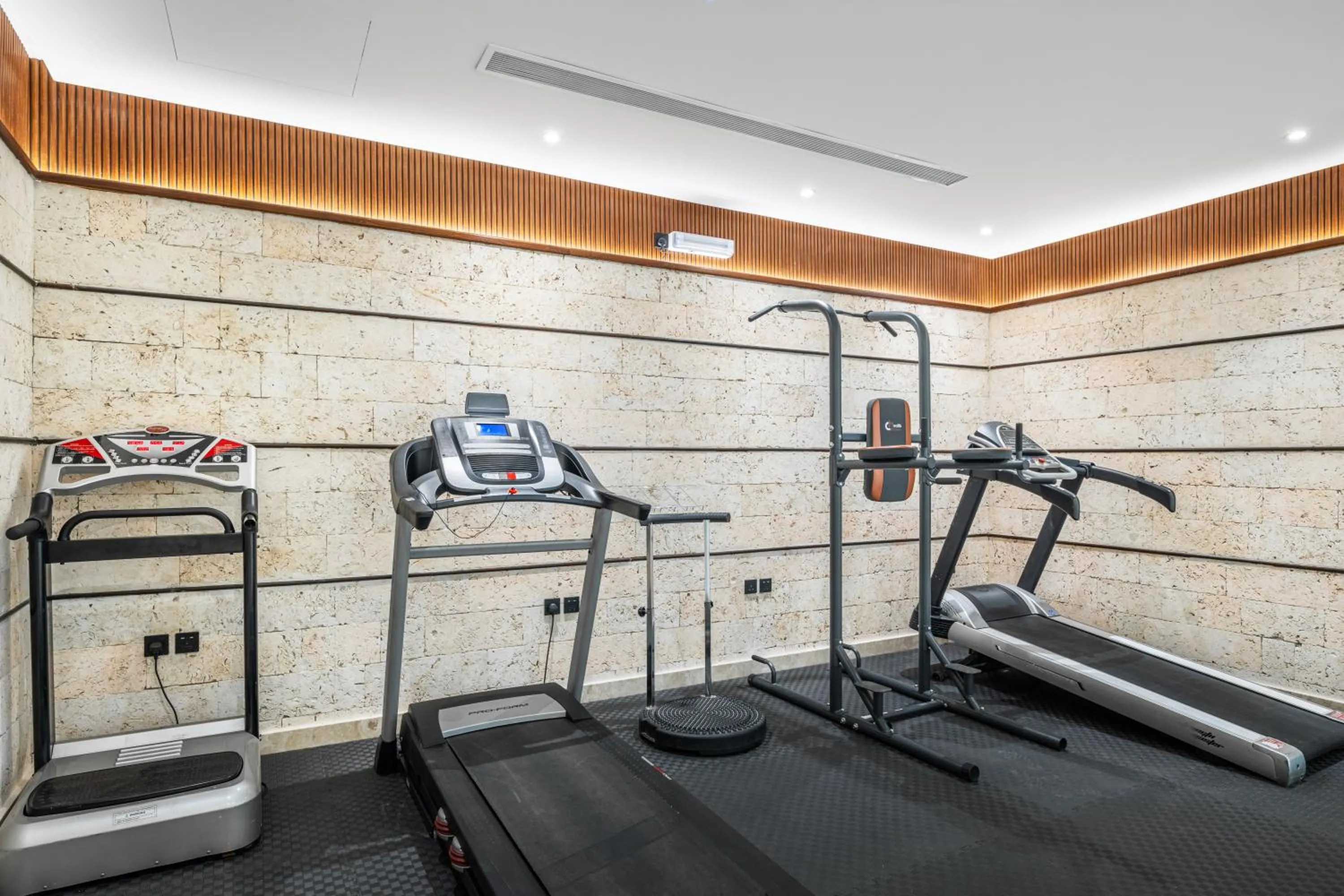 Fitness centre/facilities in Elaf Qinwan Hotel
