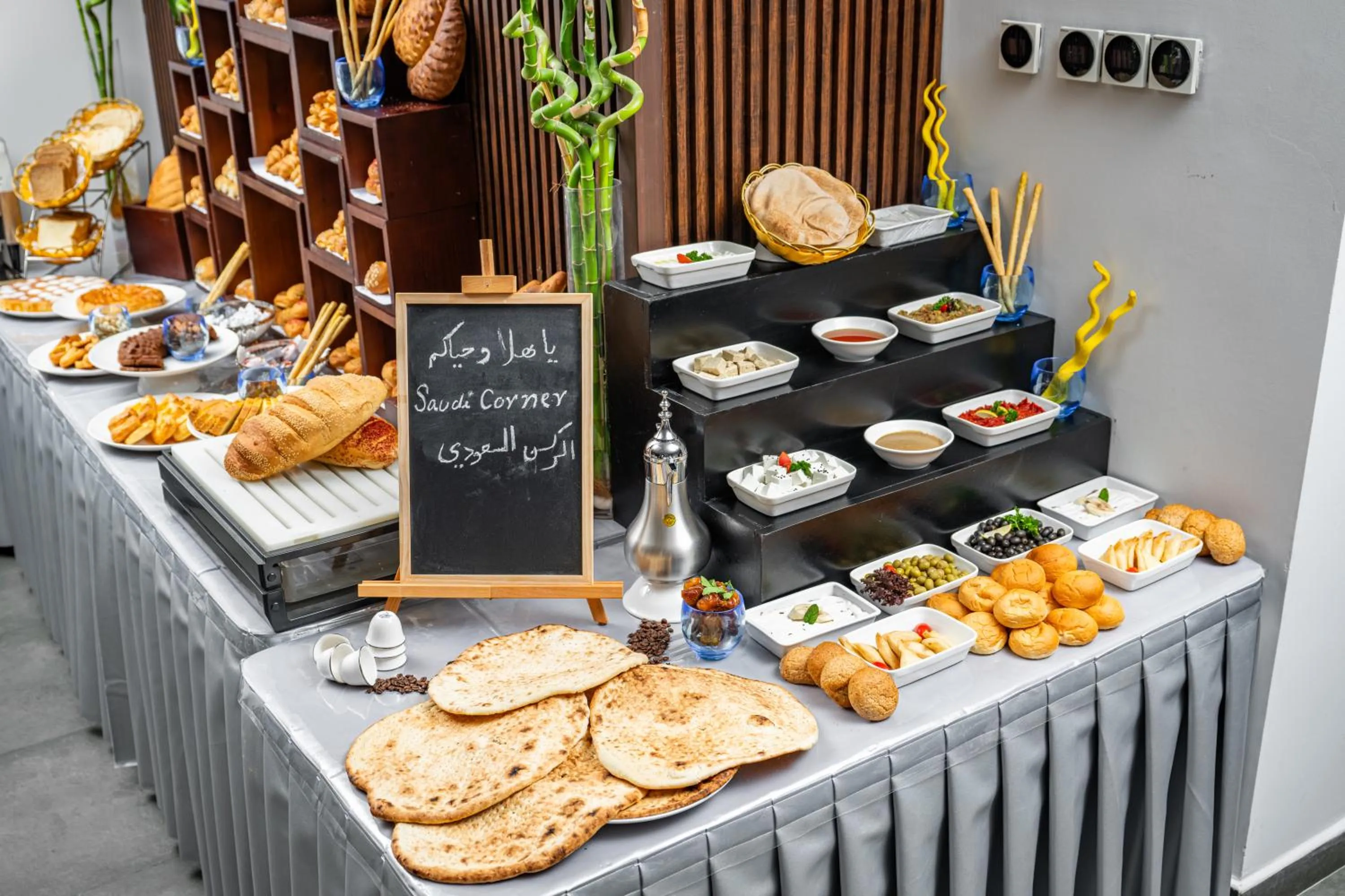 Buffet breakfast in Elaf Qinwan Hotel