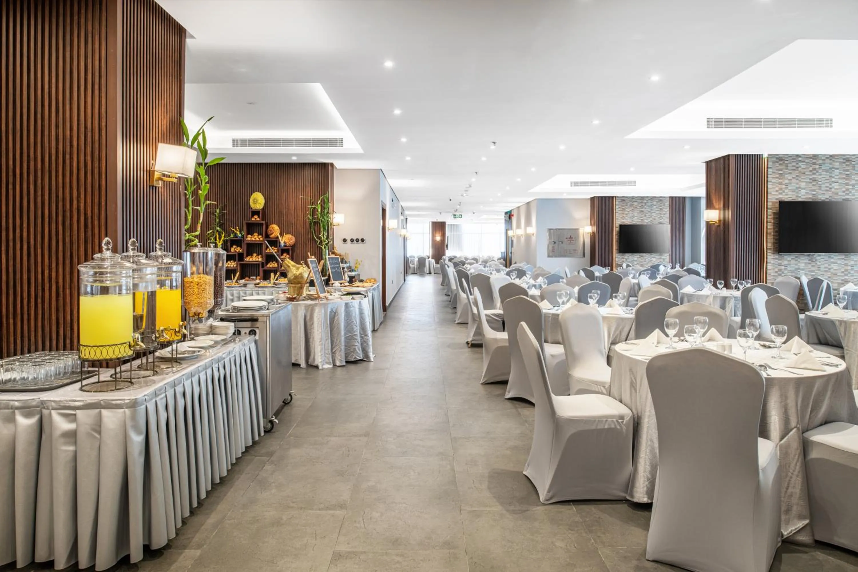 Restaurant/places to eat in Elaf Qinwan Hotel