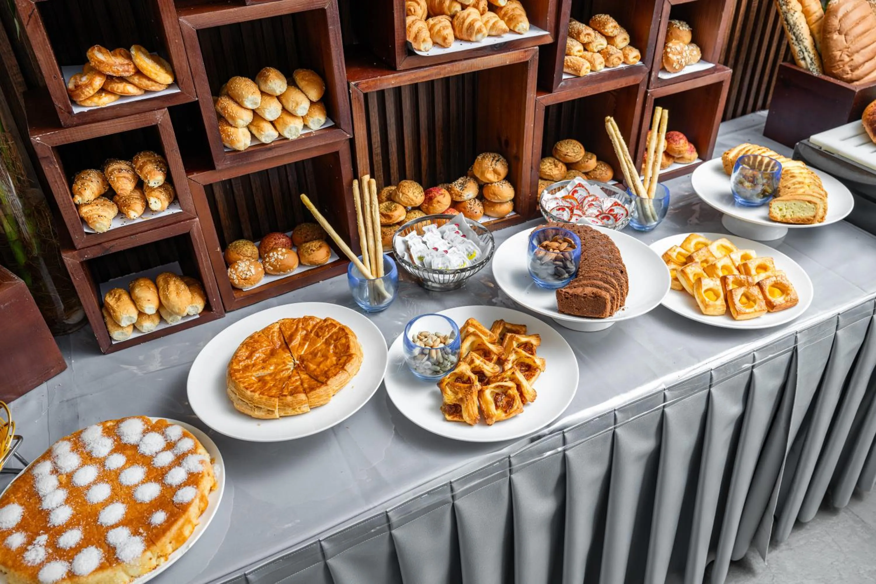 Continental breakfast in Elaf Qinwan Hotel