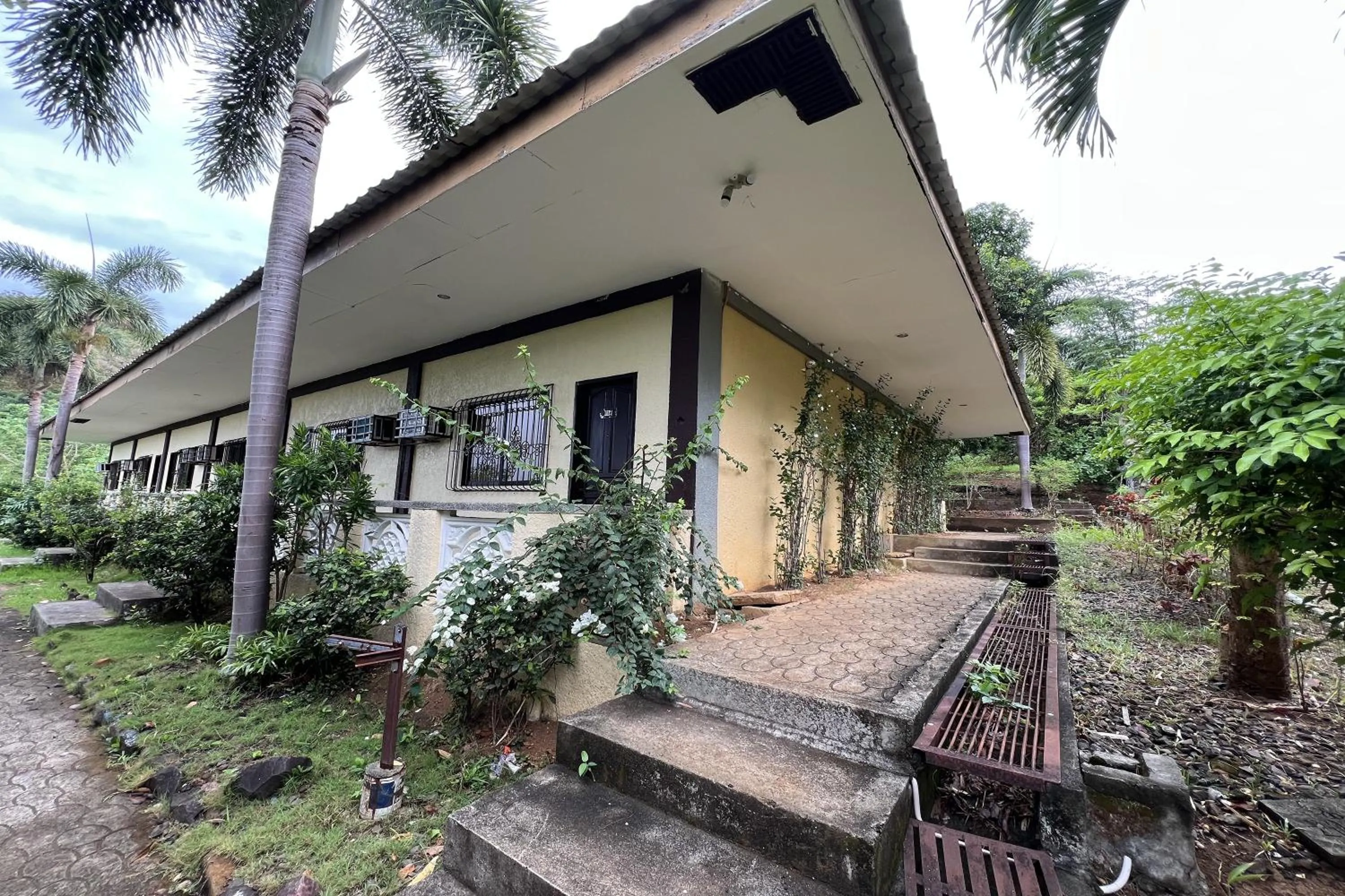 Property building in Vista Venice Resort