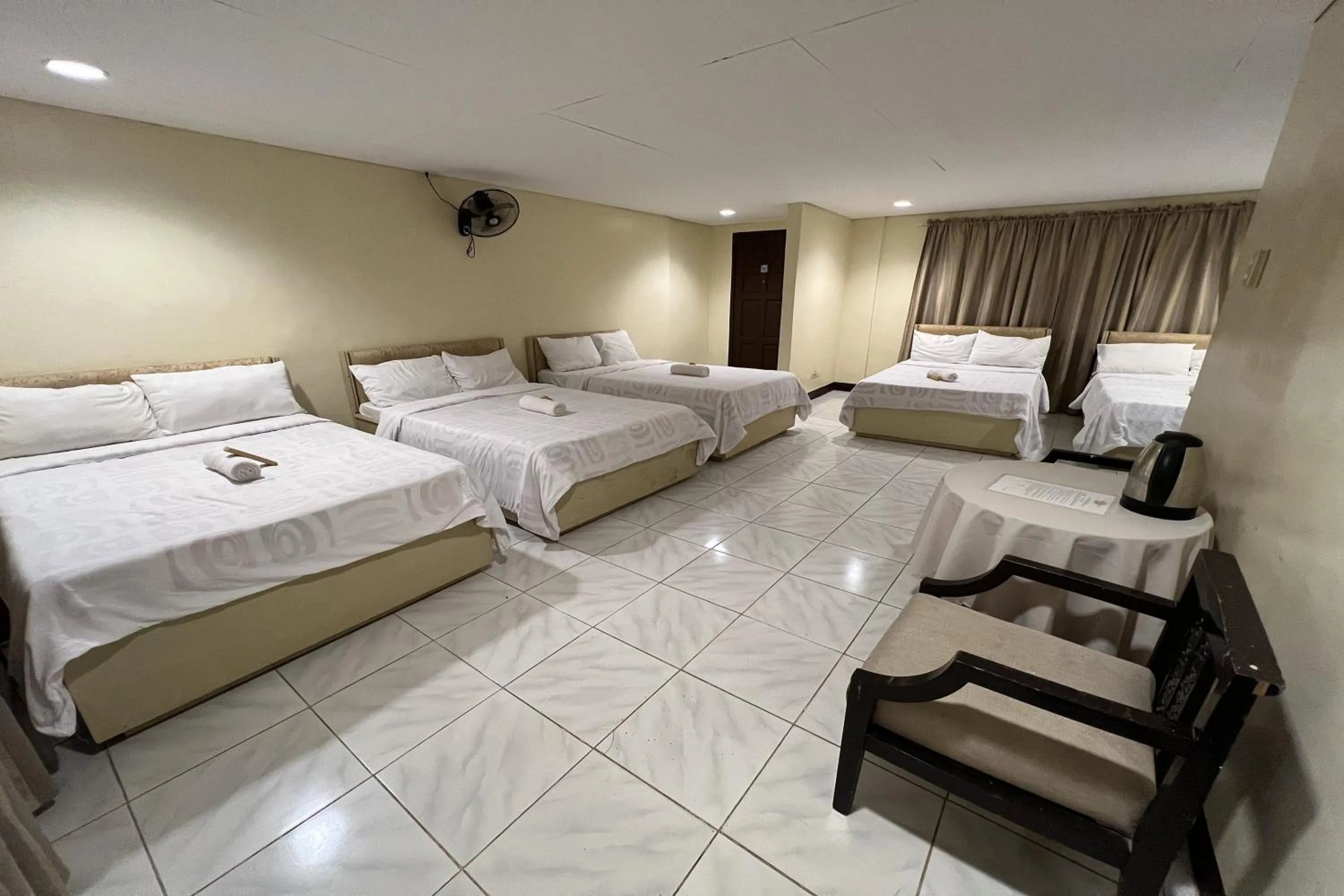 Photo of the whole room, Bed in Vista Venice Resort