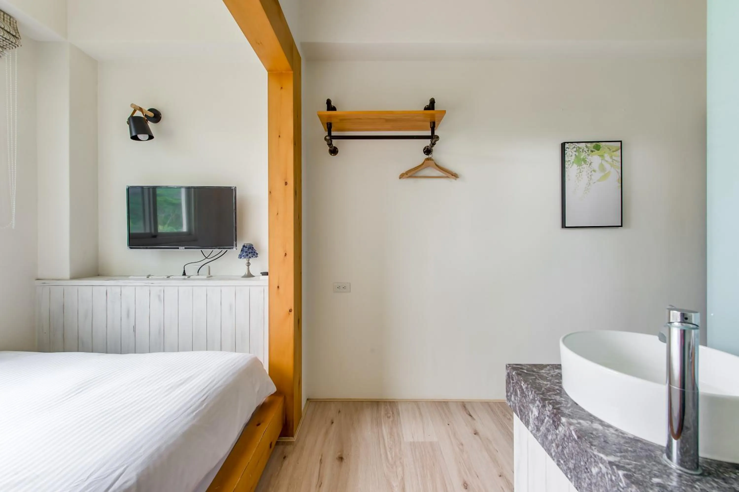 TV and multimedia, Bed in Wilderness1138 Hualien B&B