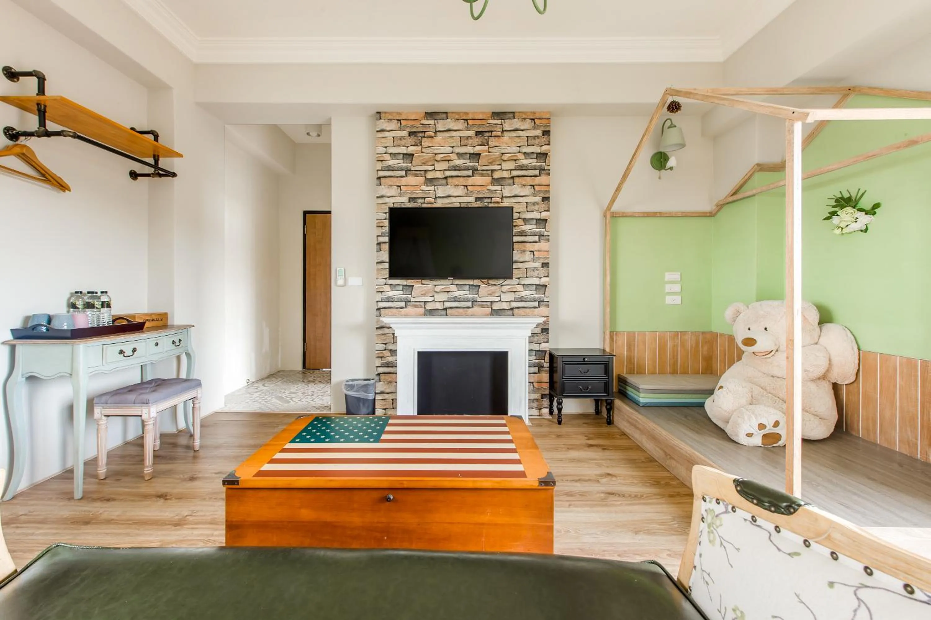 TV and multimedia, Bed in Wilderness1138 Hualien B&B