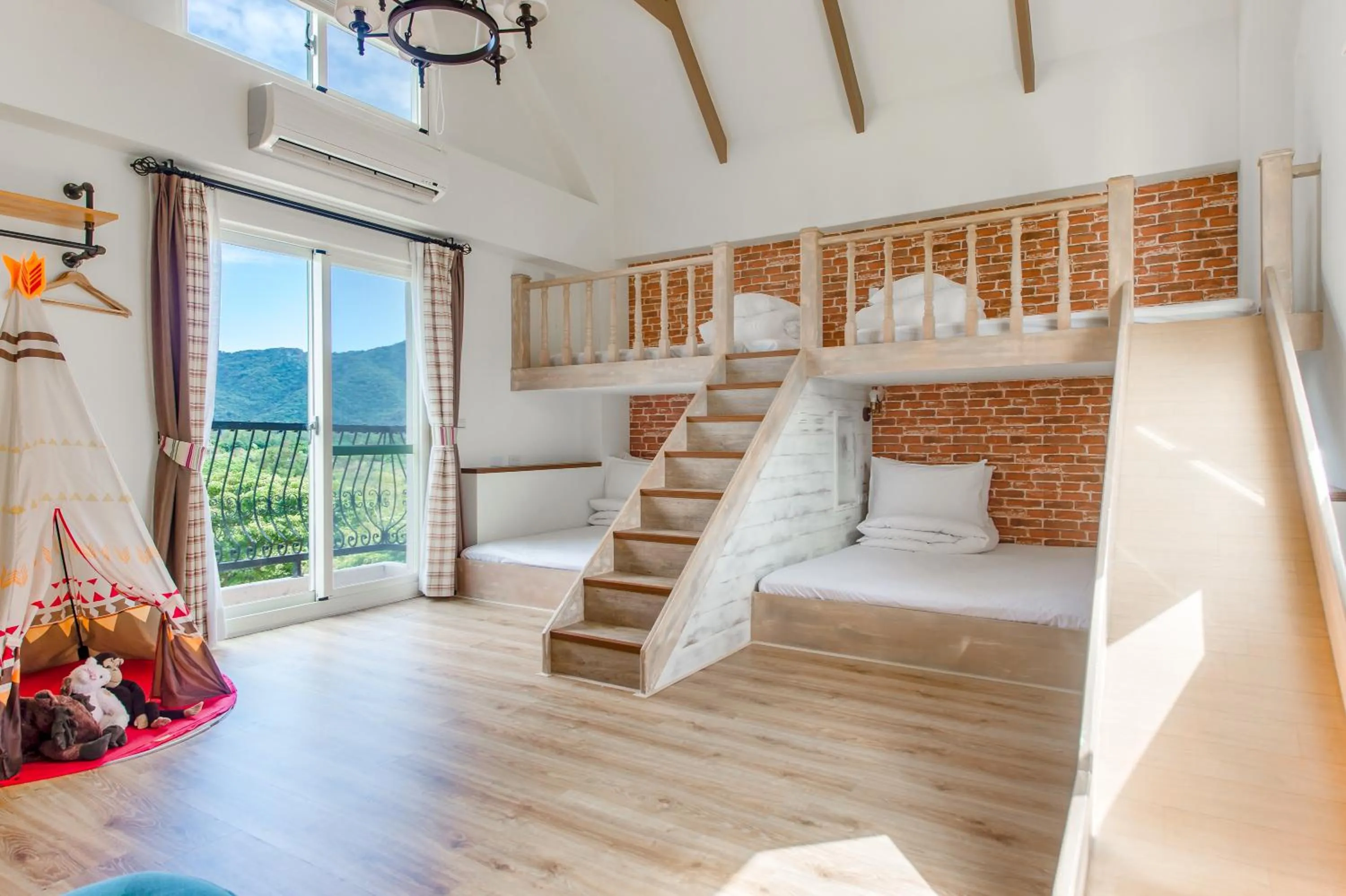 Bed in Wilderness1138 Hualien B&B