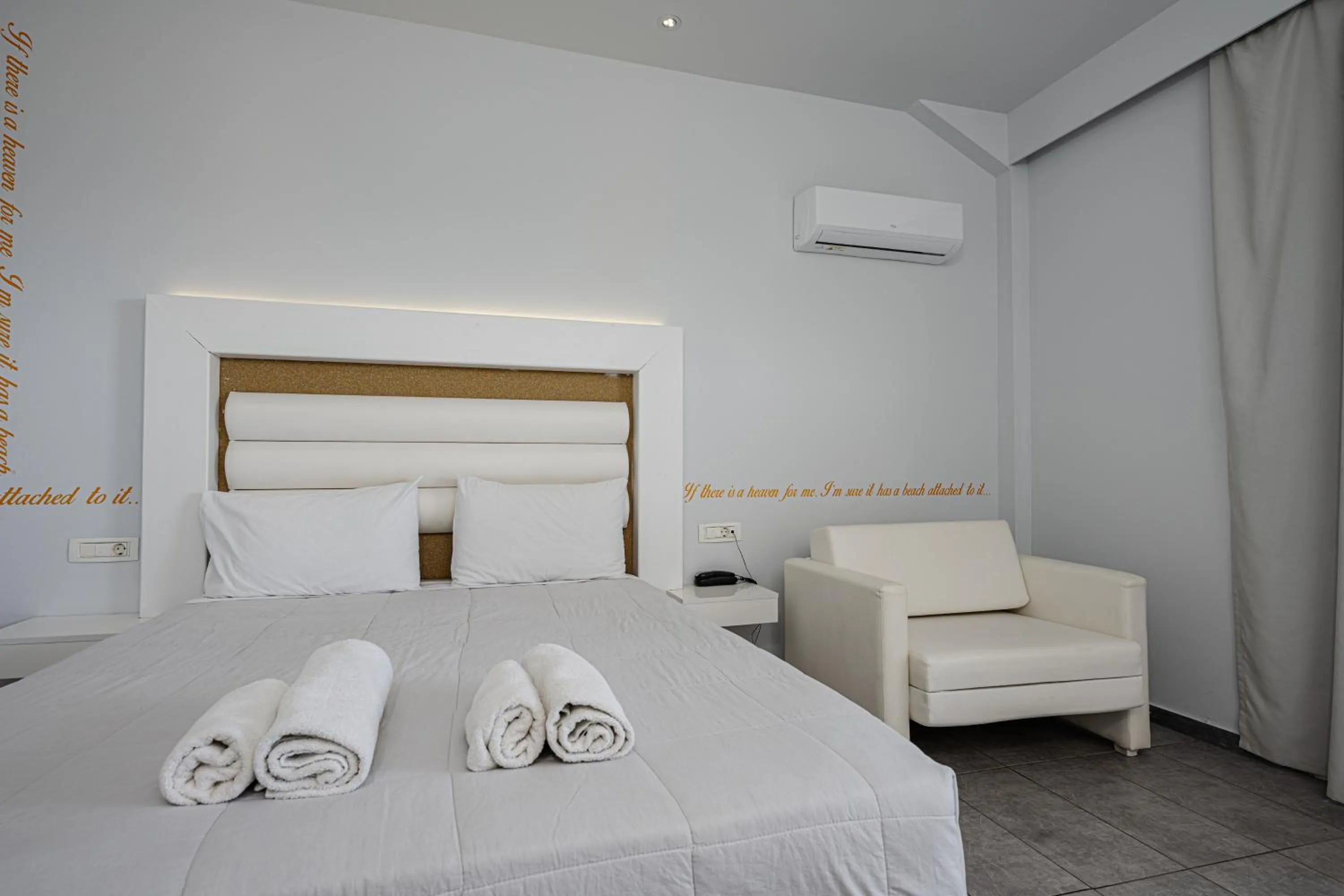 Bedroom, Bed in Caretta Island