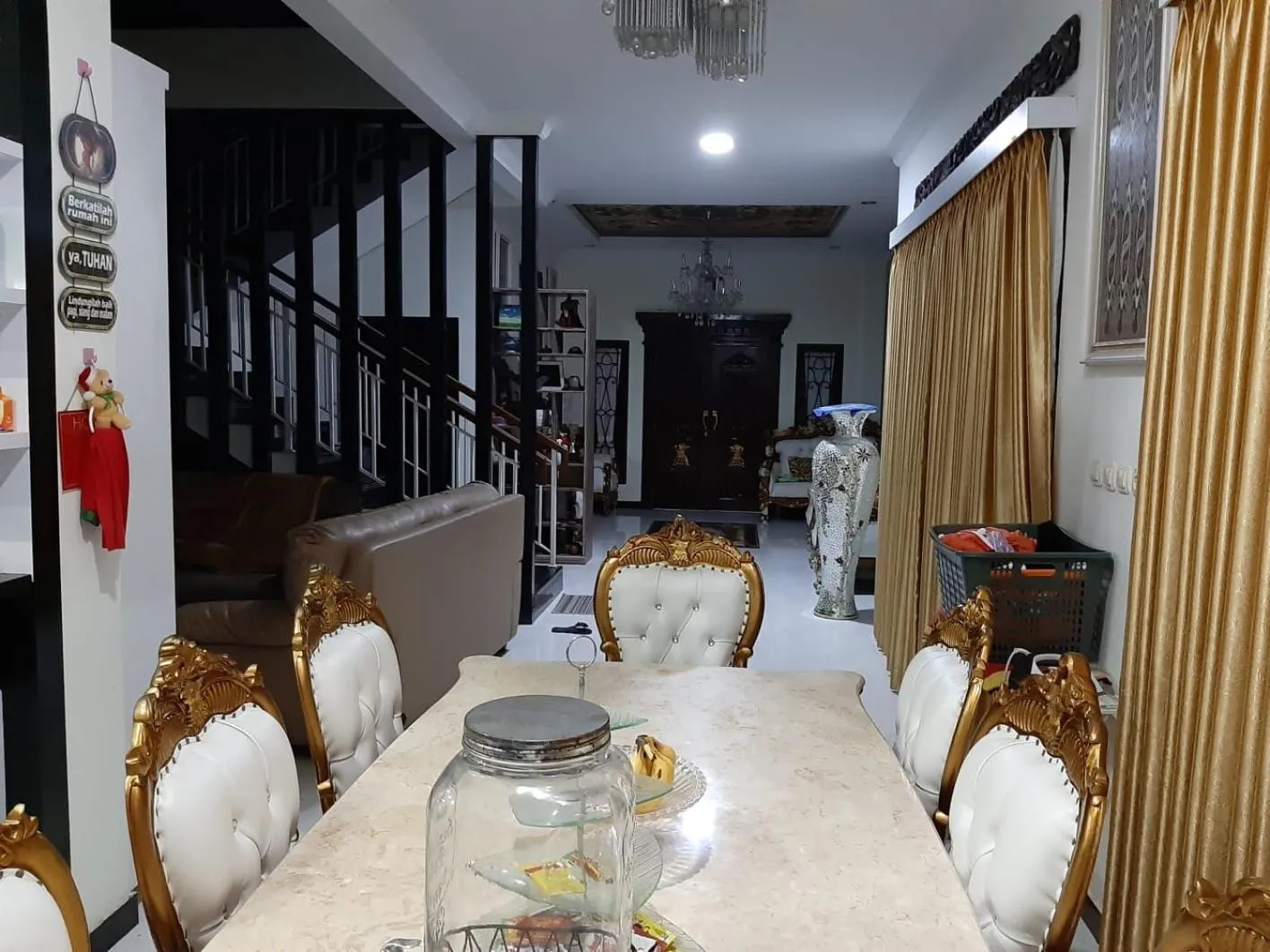 Dining area in Villa Melati Residence