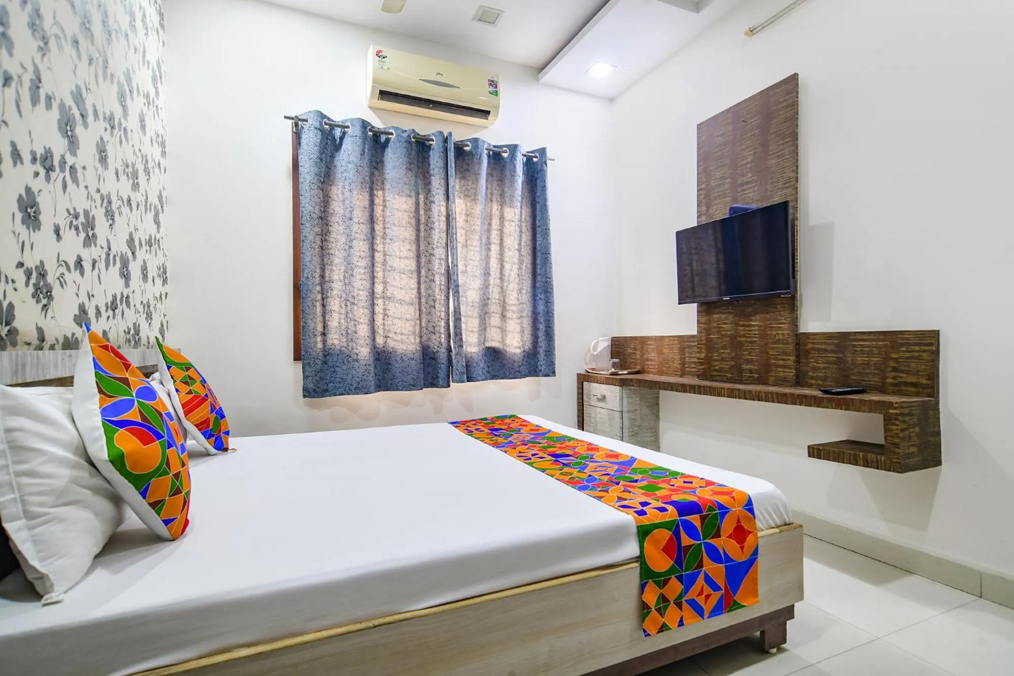 Bed in FabExpress Olive Inn