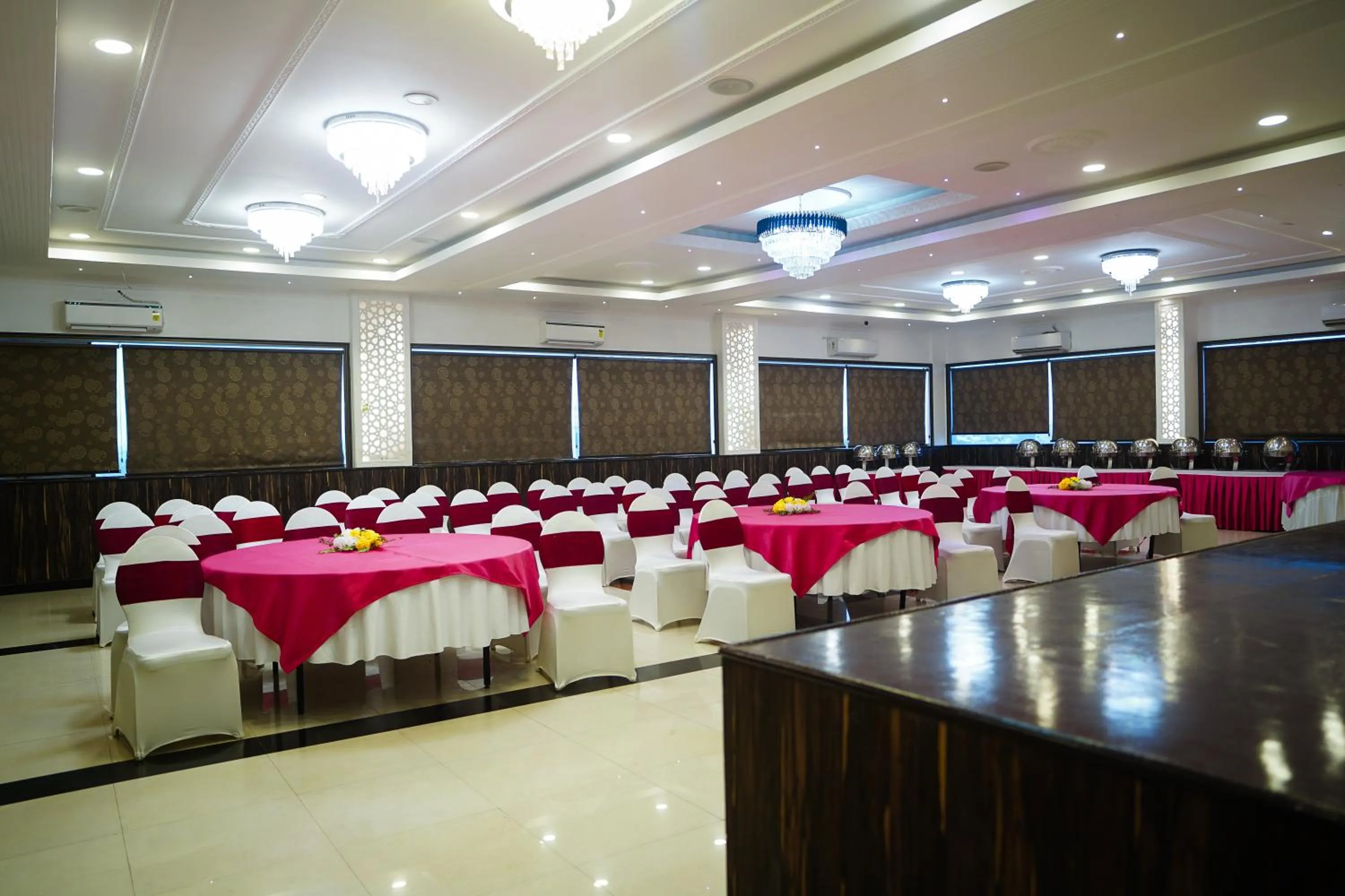 Restaurant/places to eat in The Vaishnavi