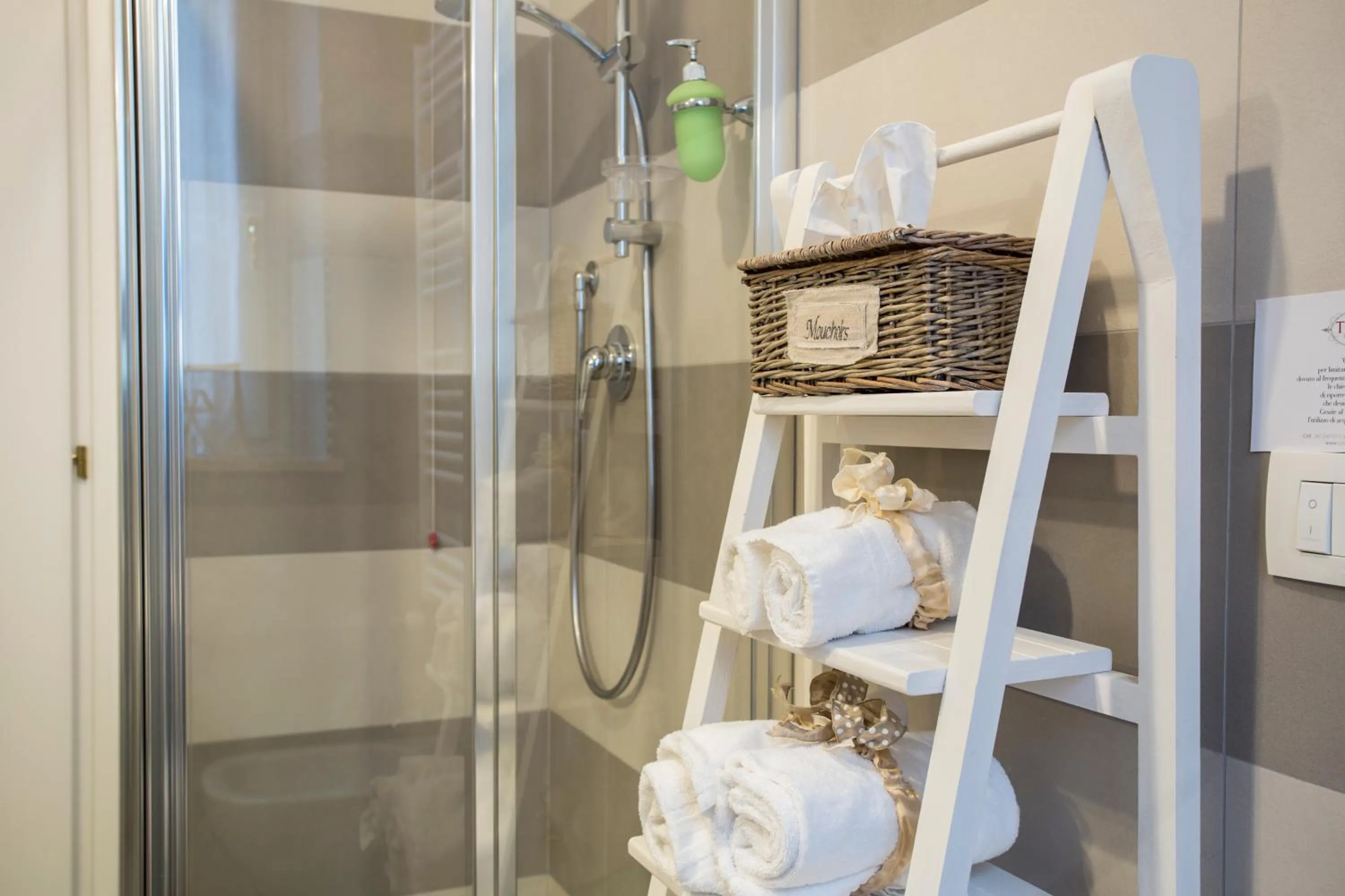 Shower in La Vecchia Tenenza B&B