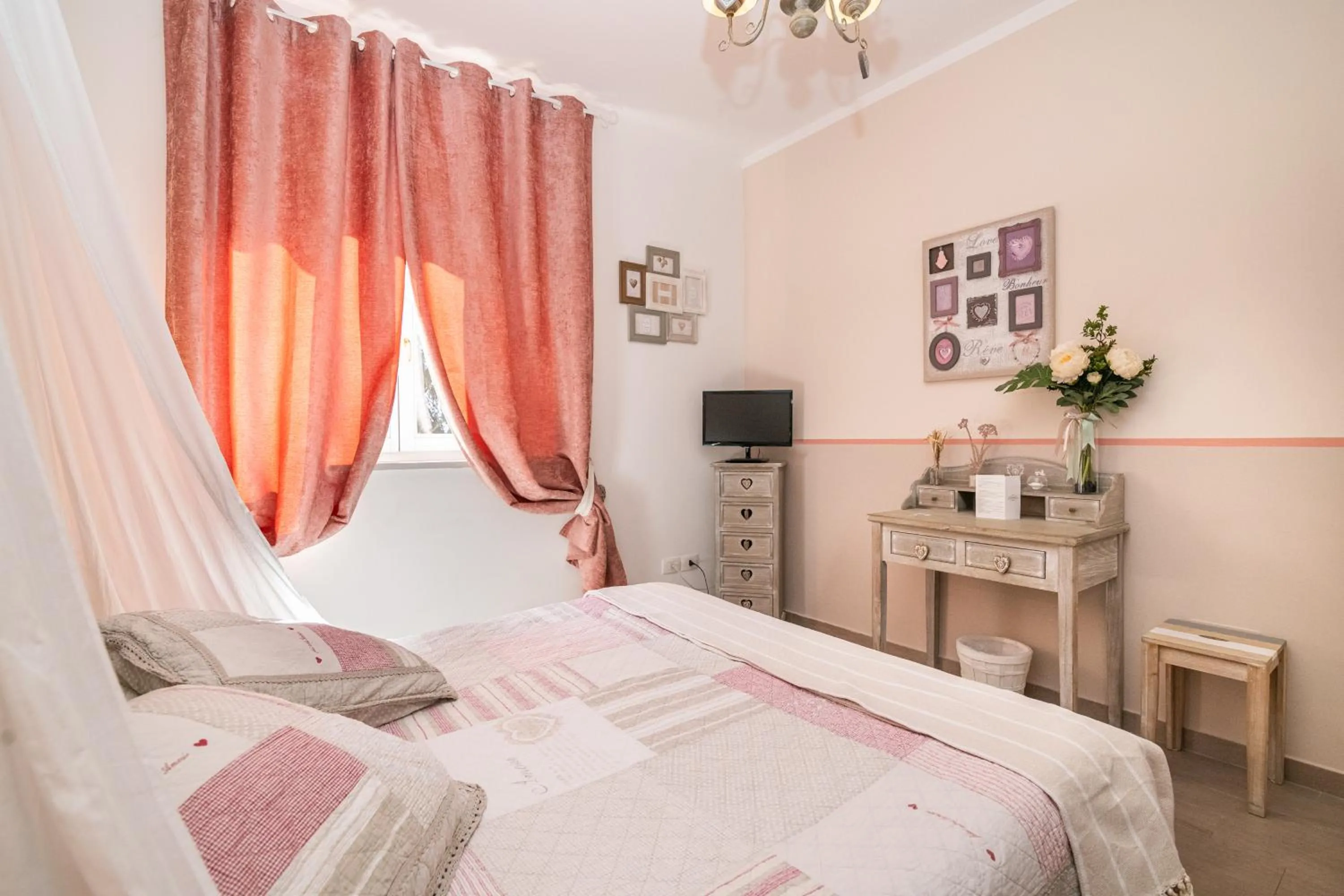 Bedroom, Bed in La Vecchia Tenenza B&B