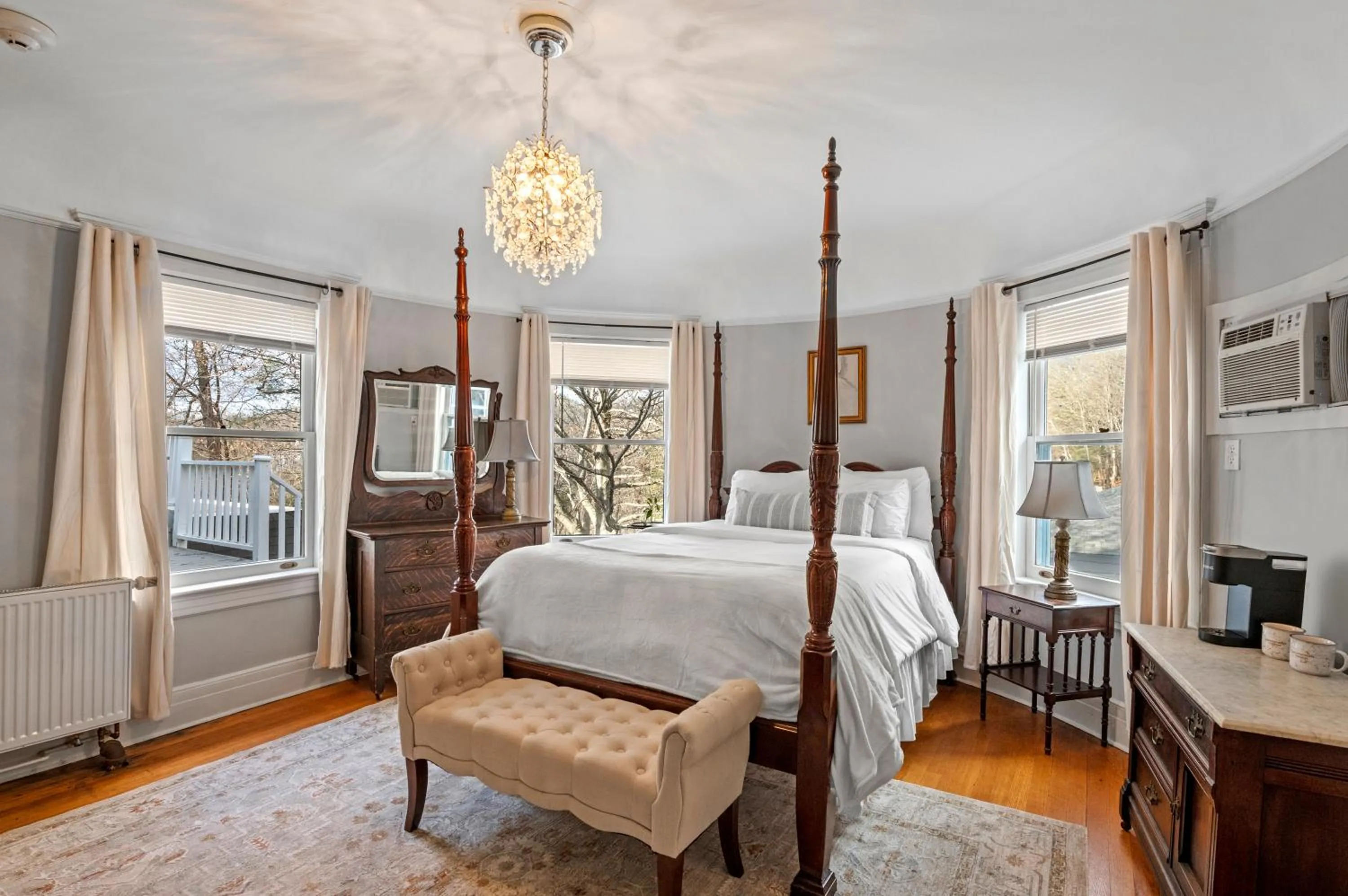 Bed in The Hartness House