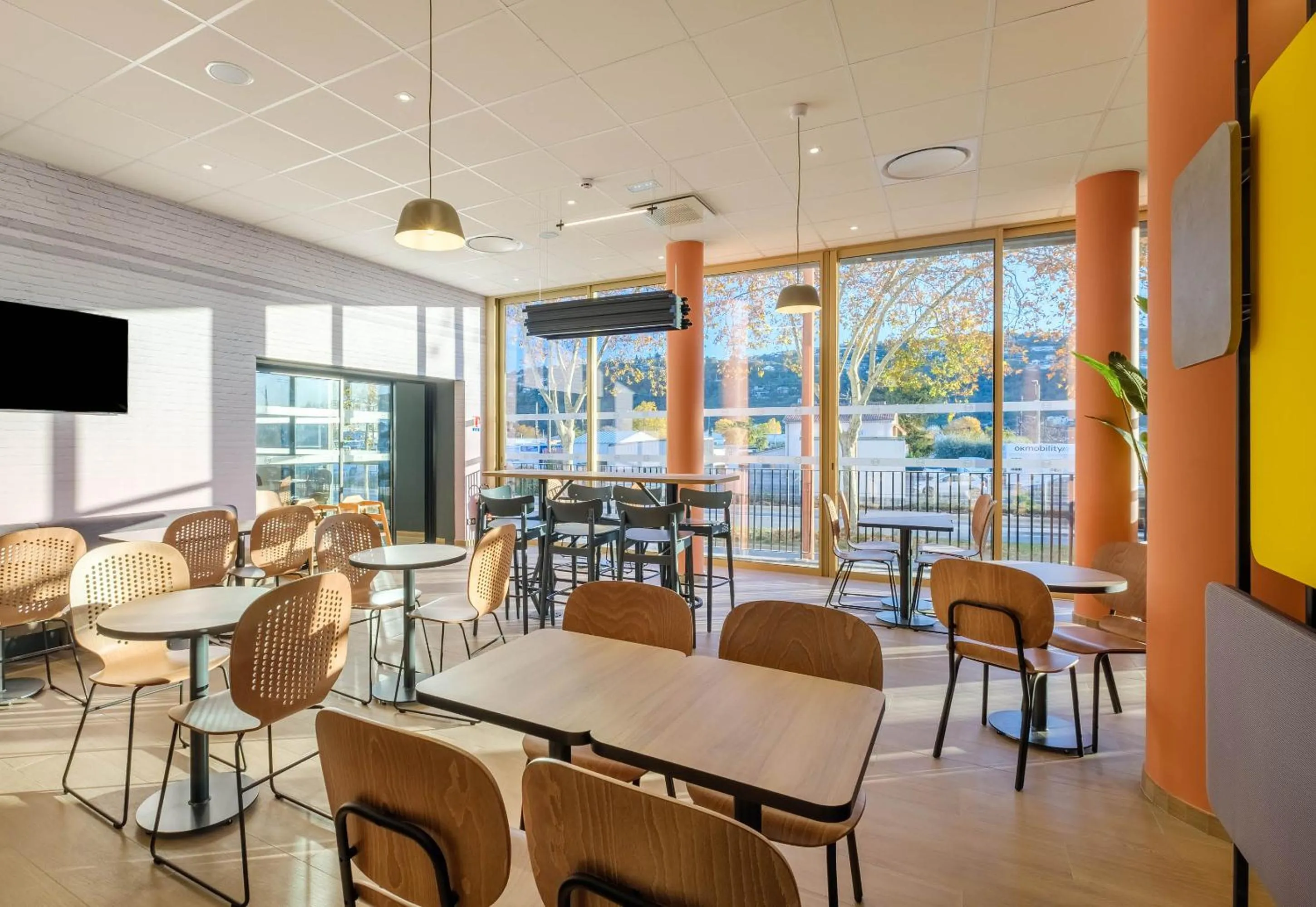 Restaurant/places to eat in B&B HOTEL Nice Stade Riviera