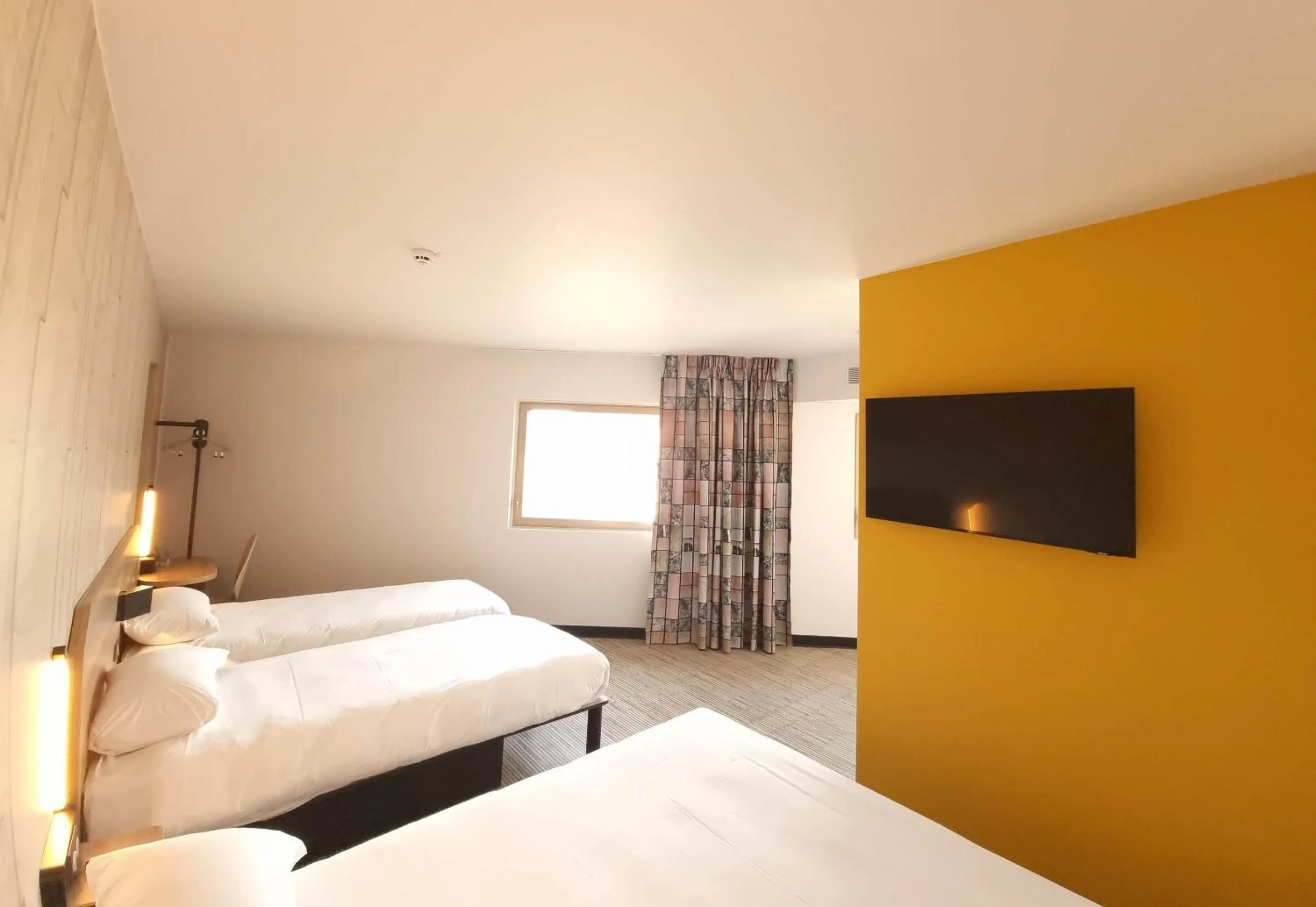 Bed in B&B HOTEL Nice Stade Riviera