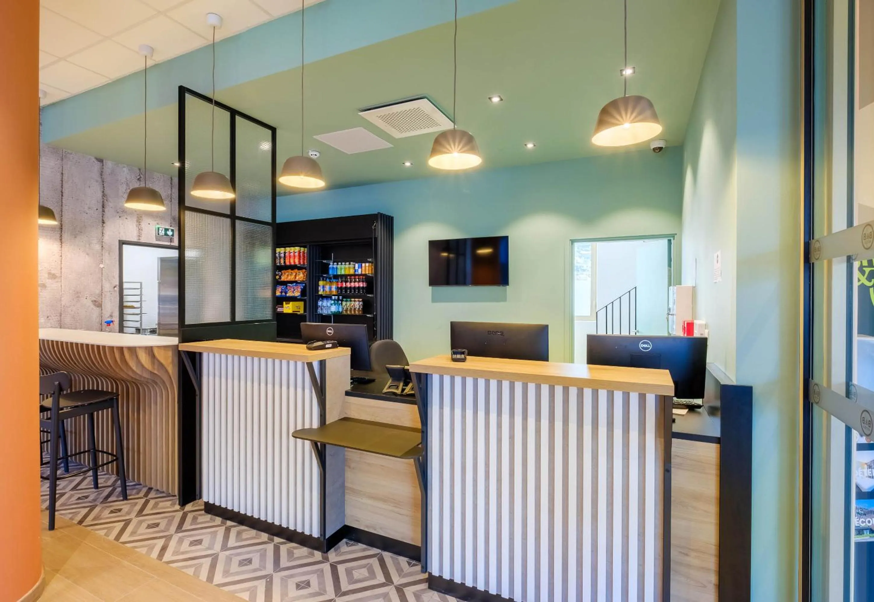 Lobby or reception in B&B HOTEL Nice Stade Riviera