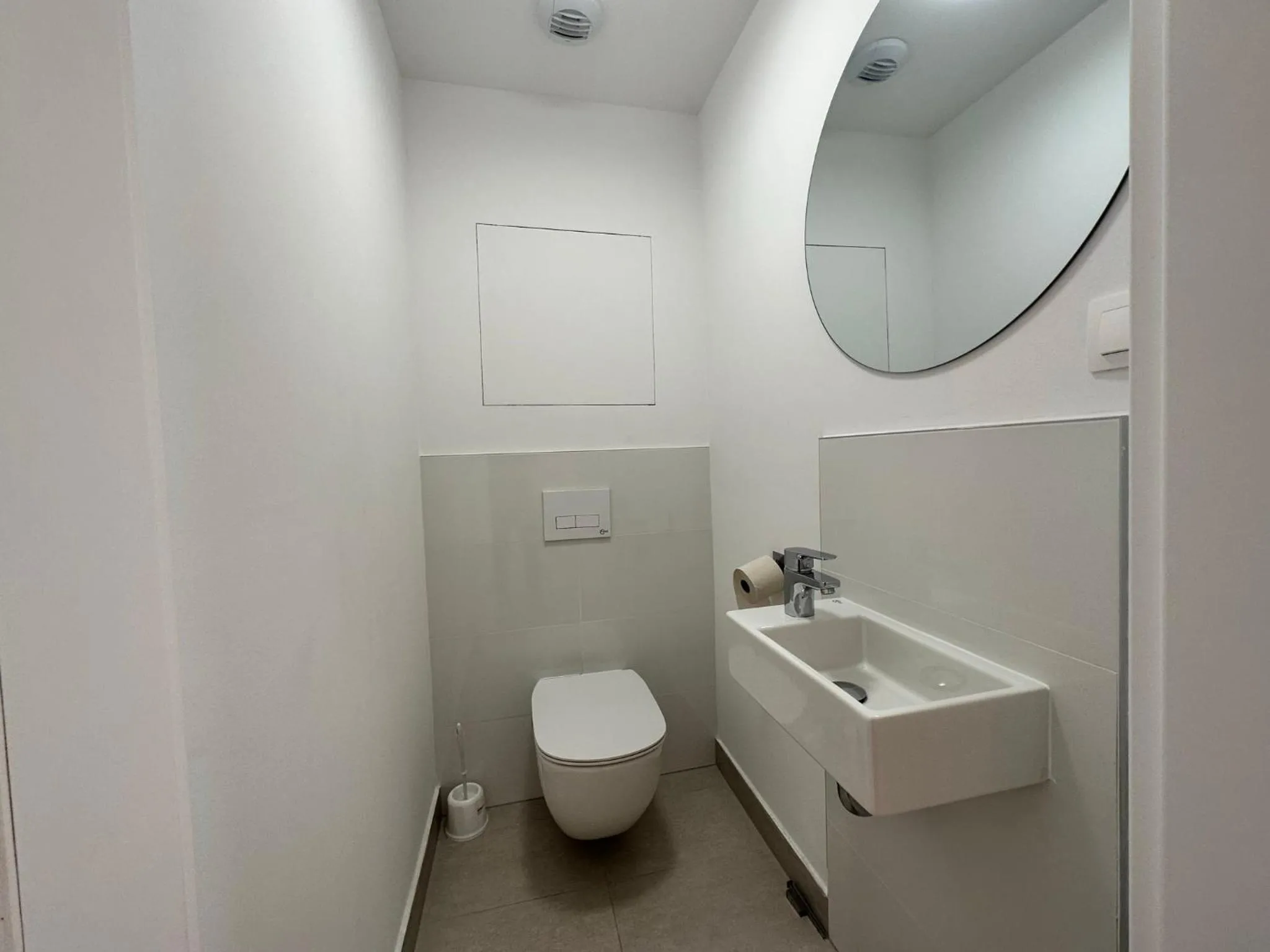 Toilet in Vyhlad na mesto, 24. poschodie, free parking