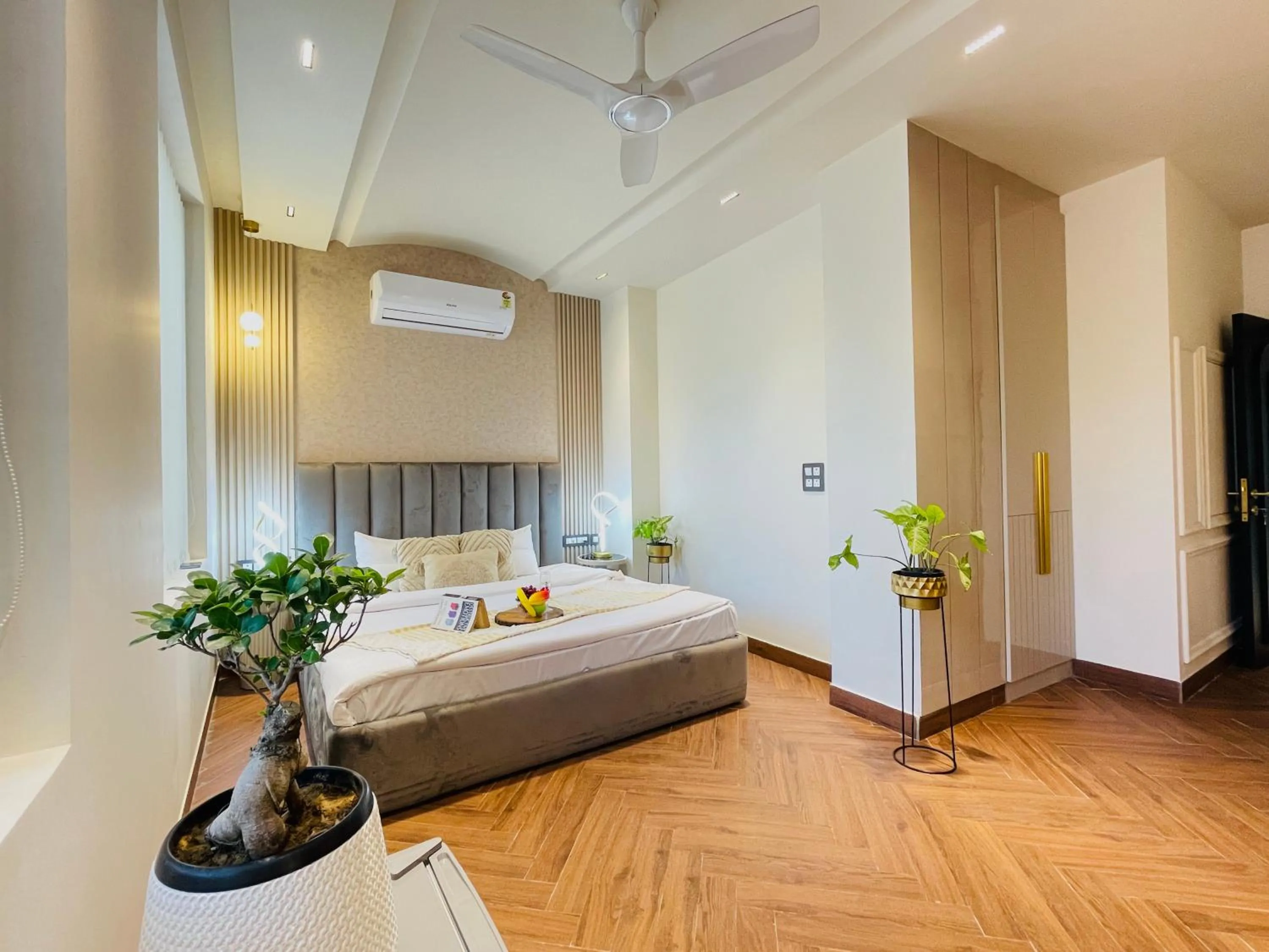 Bed in Bedchambers Stay near Select Citywalk, Saket