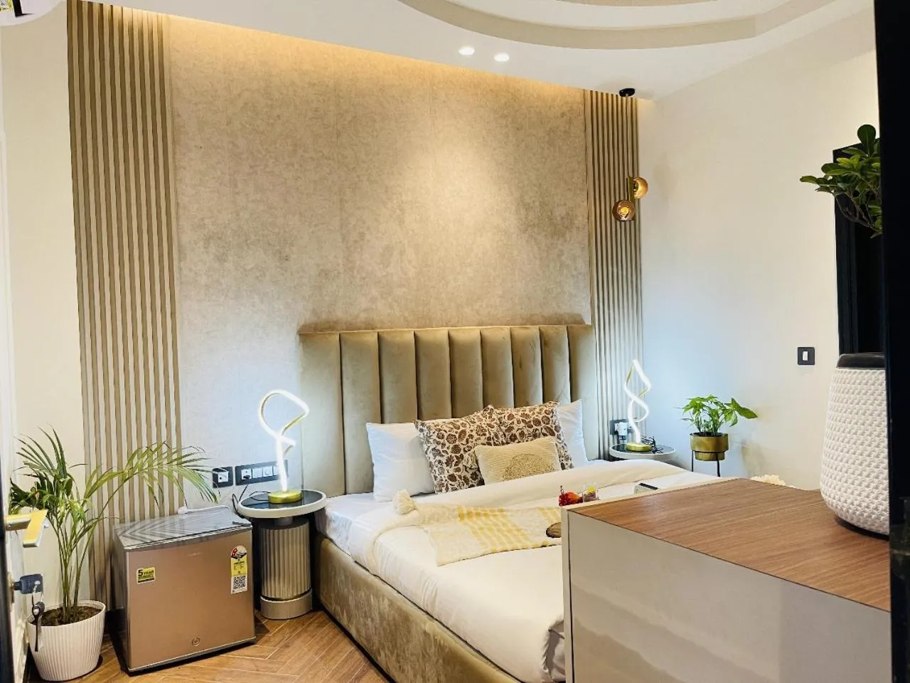 Bed in Bedchambers Stay near Select Citywalk, Saket