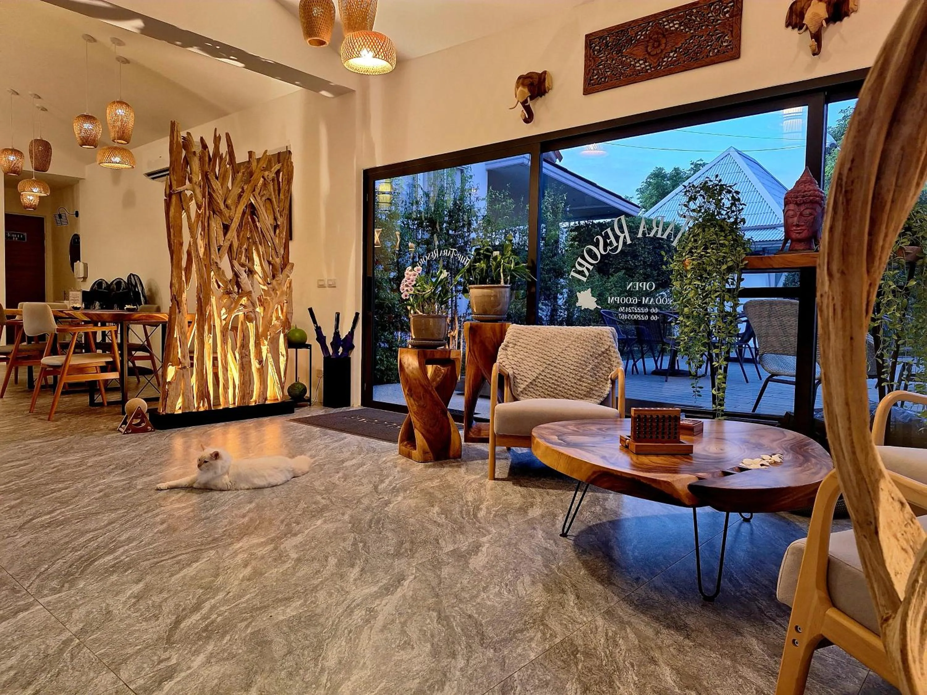 Restaurant/places to eat in Thiptara Resort - adults only