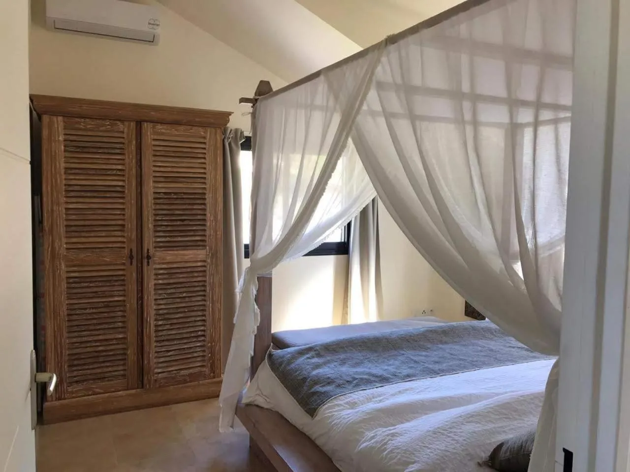 Bedroom, Bed in Appartement Artistique de Boucan Canot