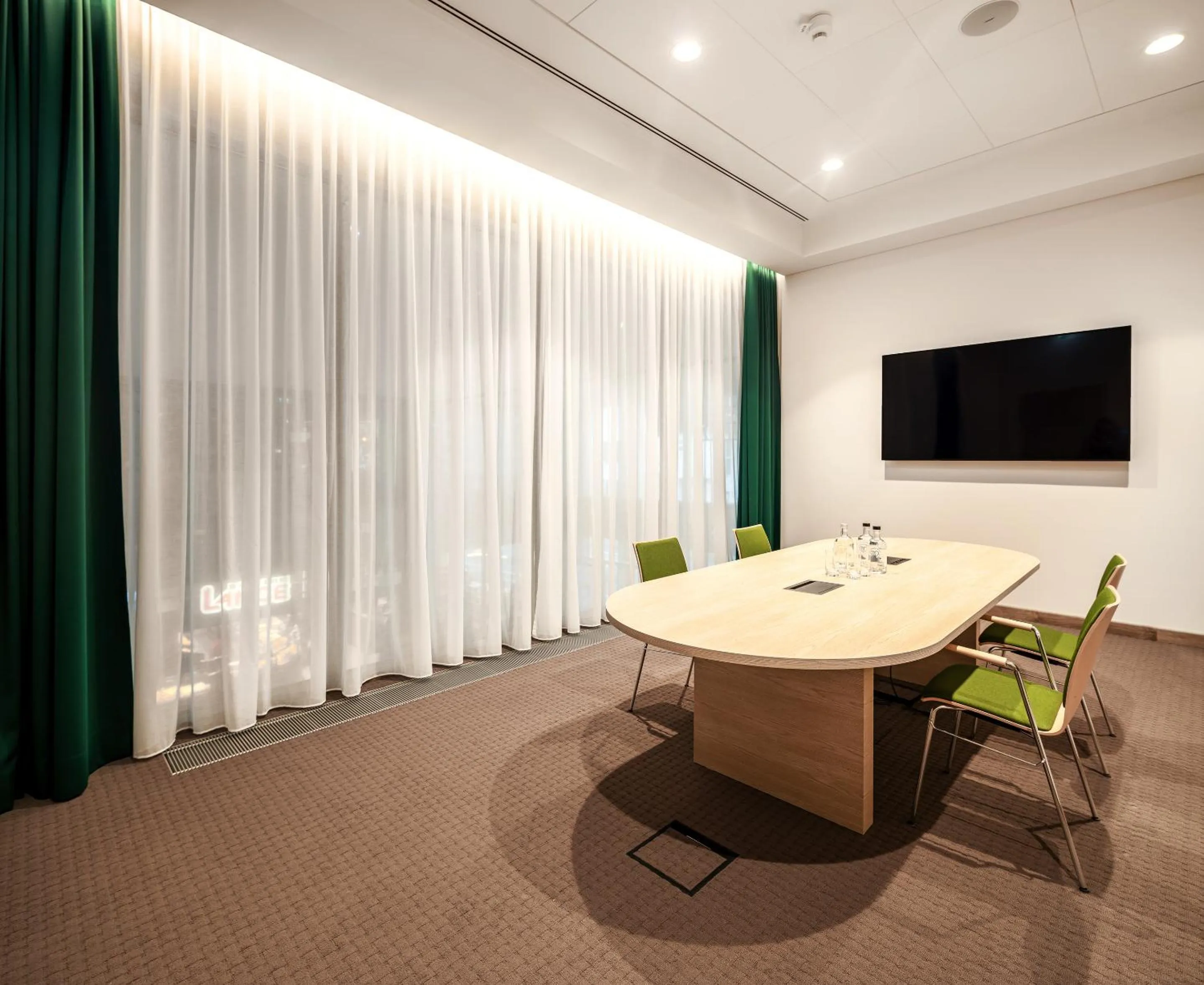 TV and multimedia in IntercityHotel Paderborn