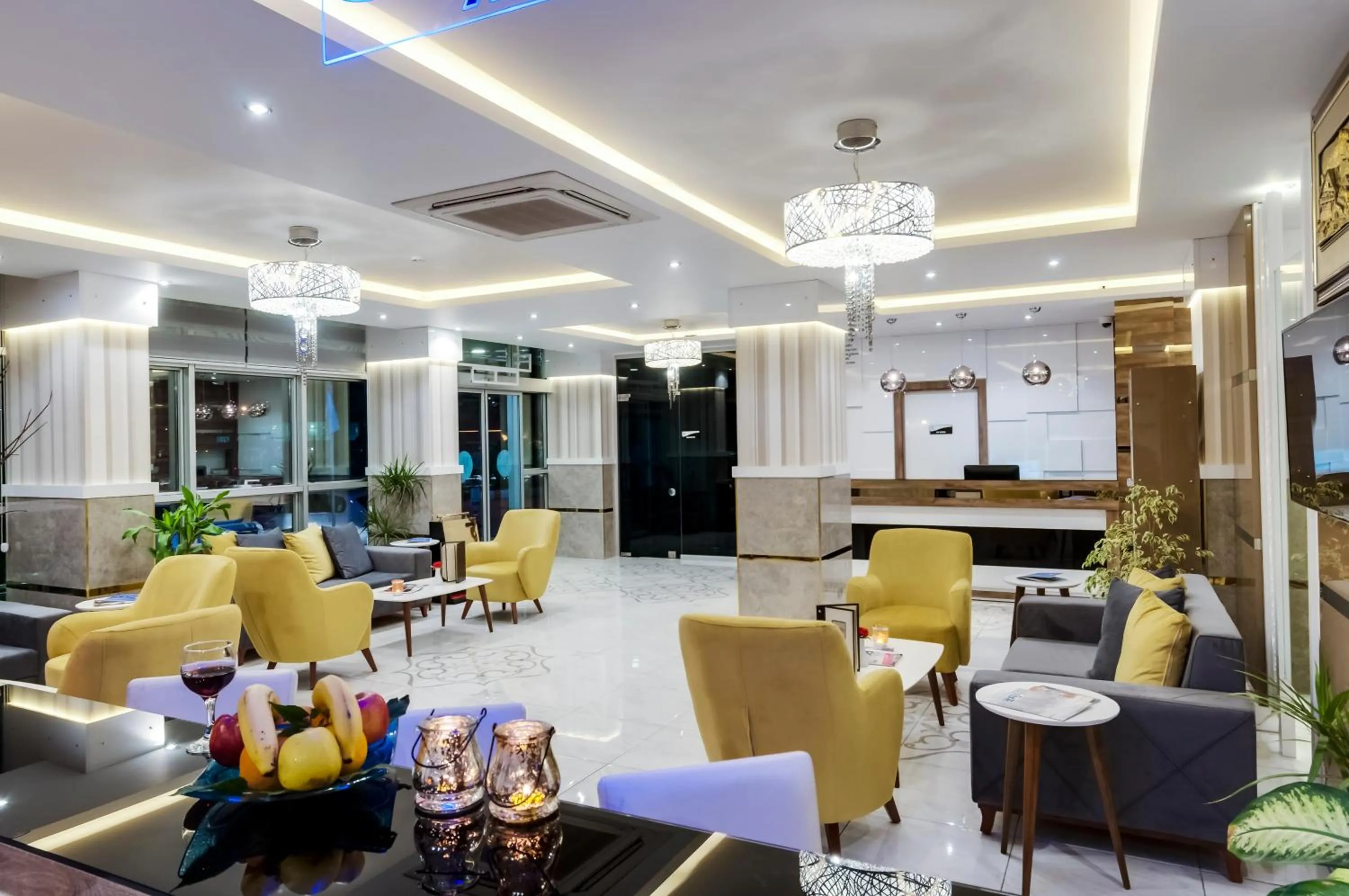 Communal lounge/ TV room in PARK YALÇIN HOTEL