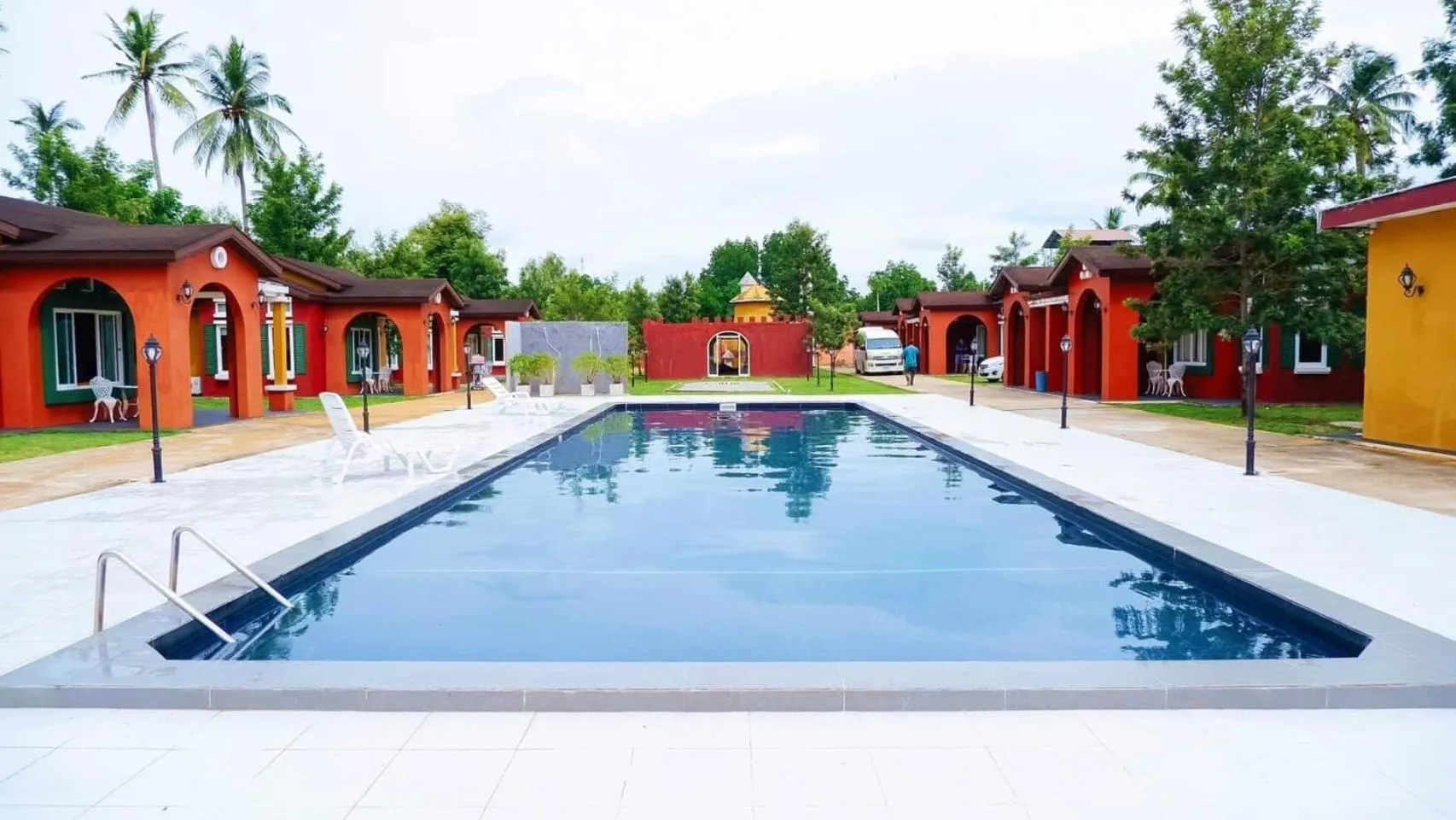 Property building in World Cat Beach & Resort เวิลด์แคท บีช แอนด์ รีสอร์ท