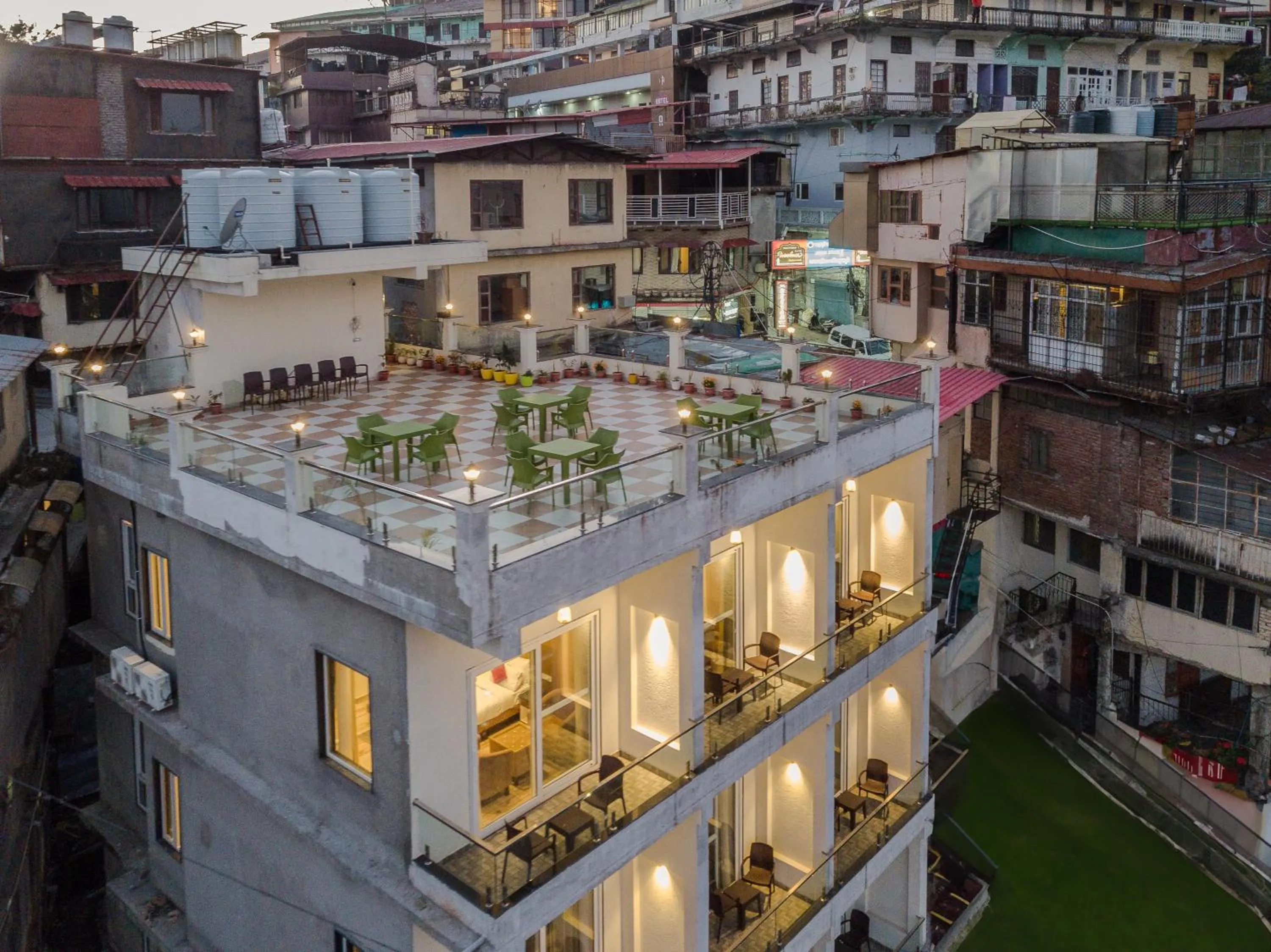 Property building in Hotel North Wood