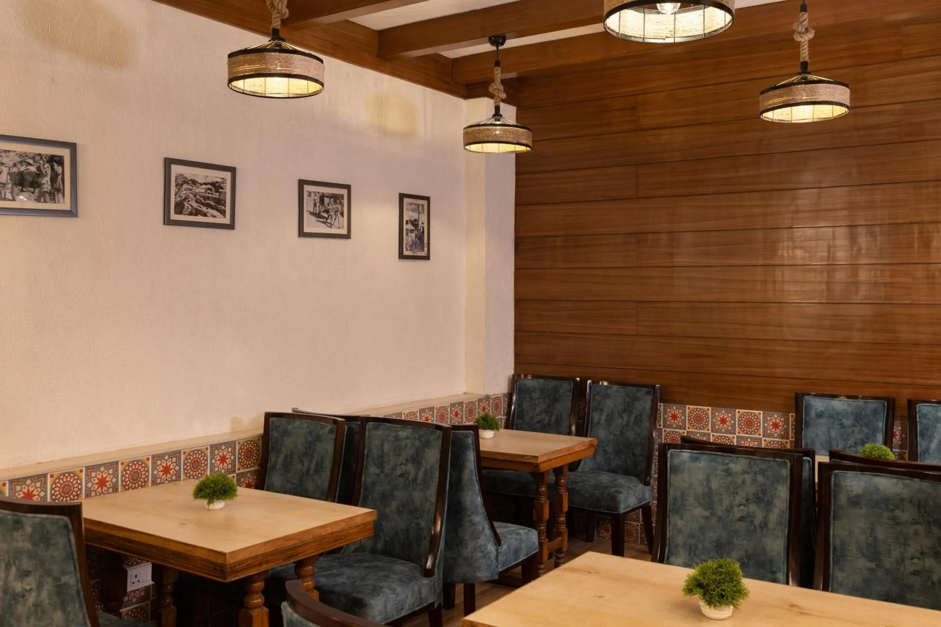 Restaurant/places to eat in Hotel North Wood