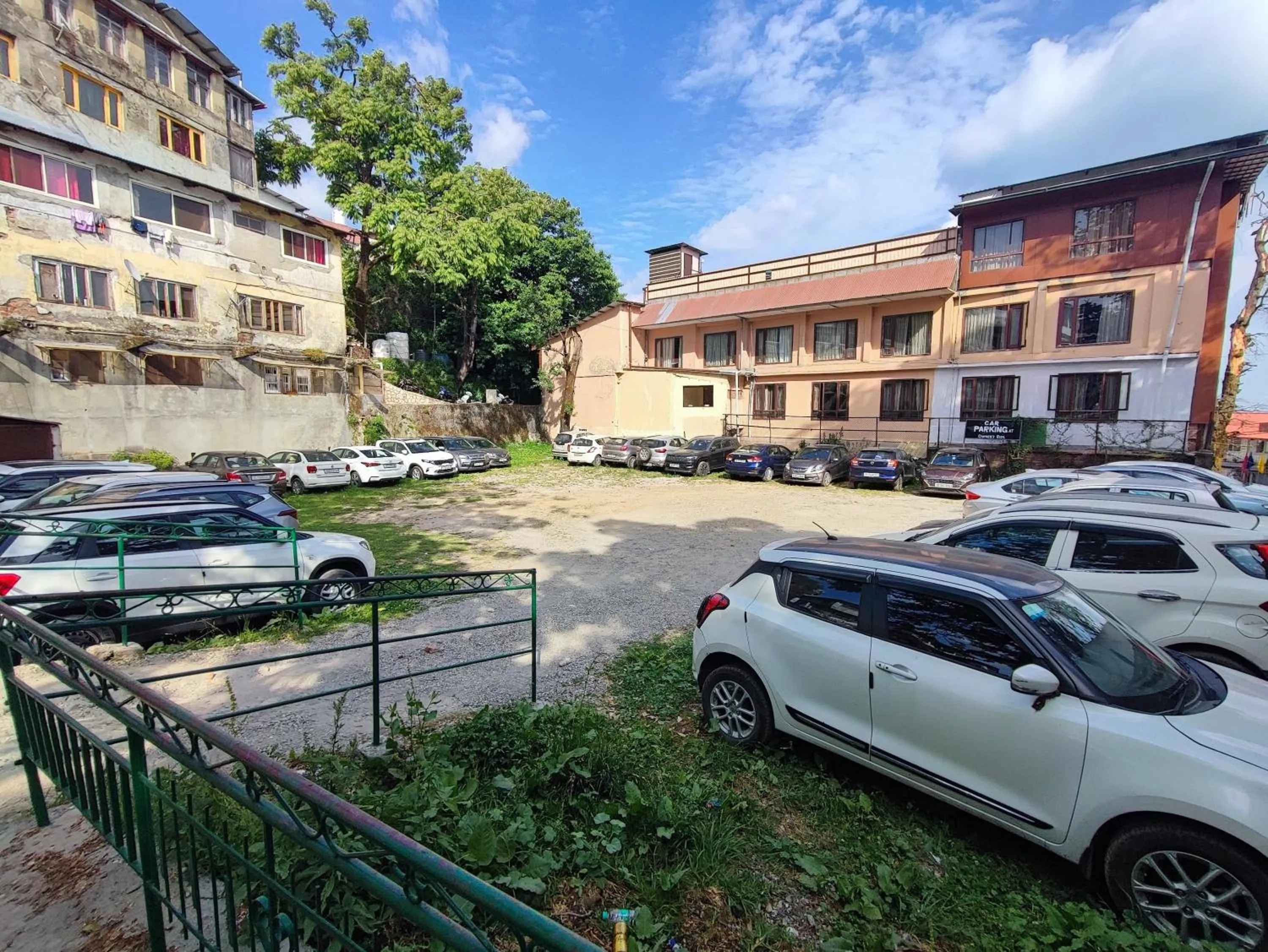 Parking in Hotel North Wood