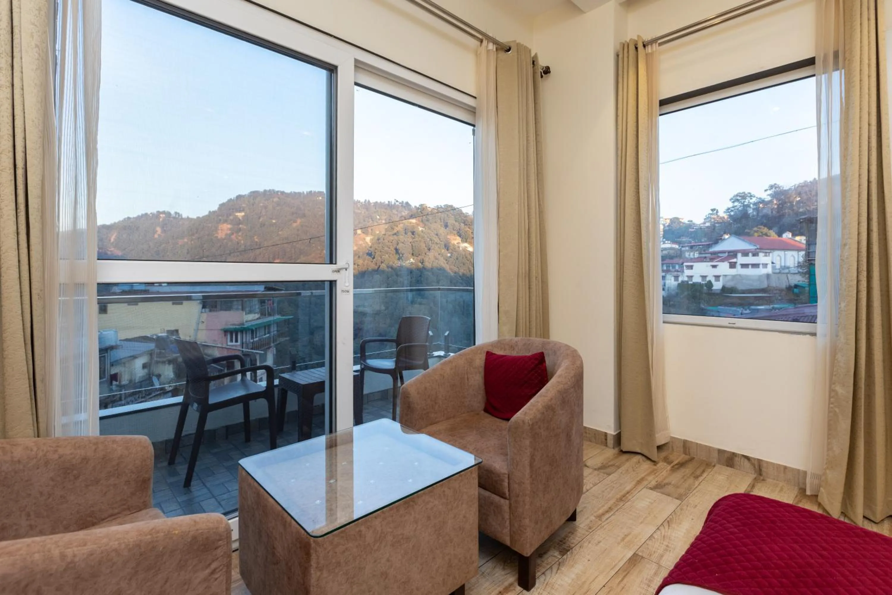 Day in Hotel North Wood