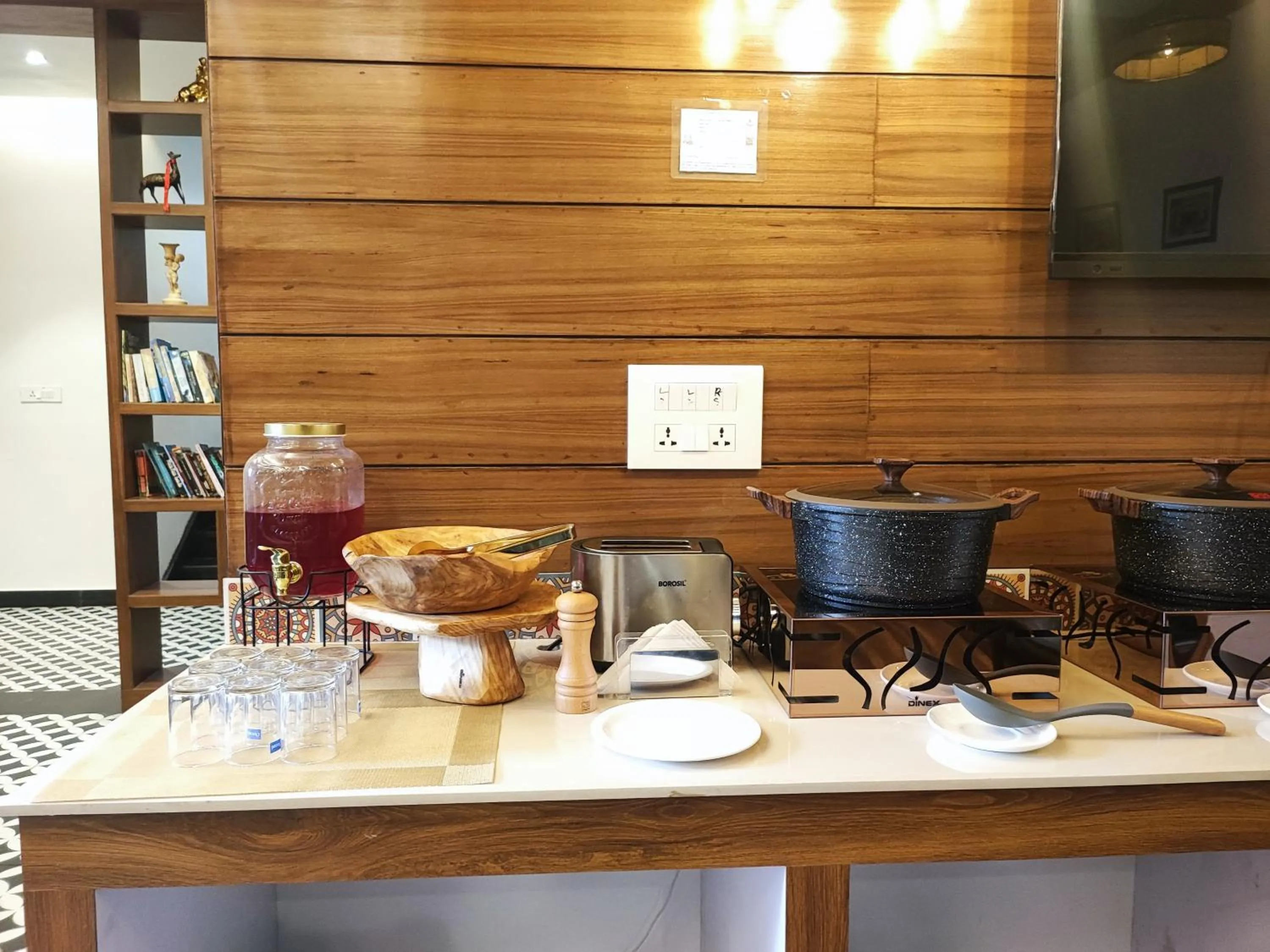 Restaurant/places to eat in Hotel North Wood