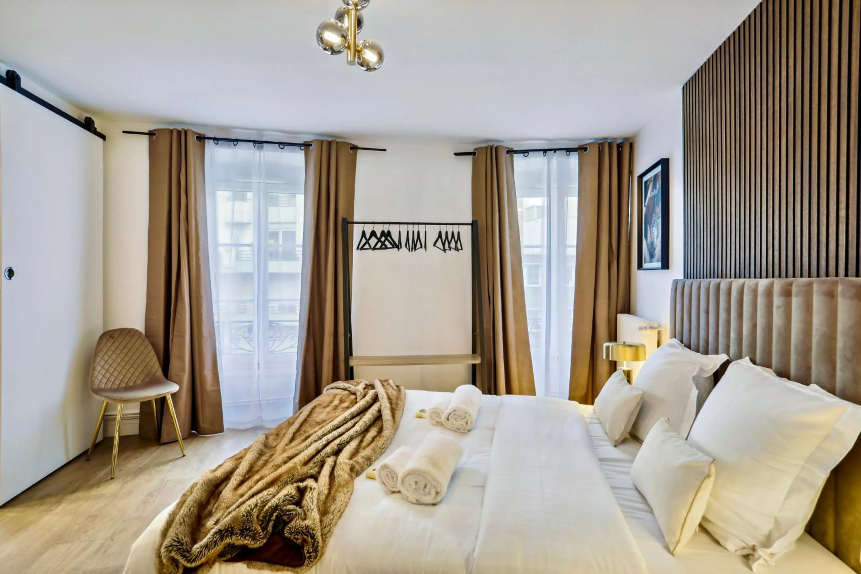 Bed in Beautiful 2BDR near the Eiffel Tower